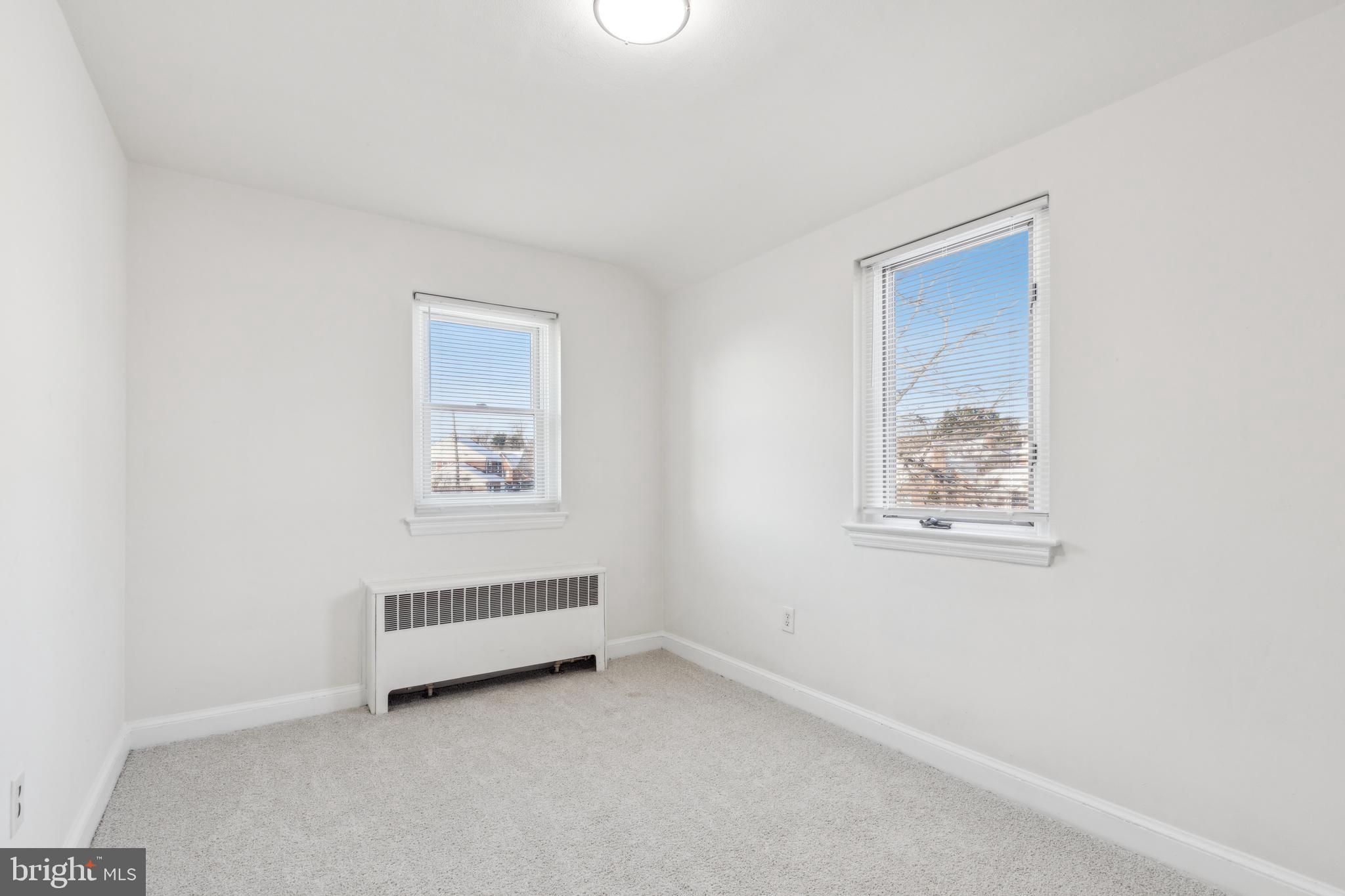 MONTGOMERY KNOLLS - Residential