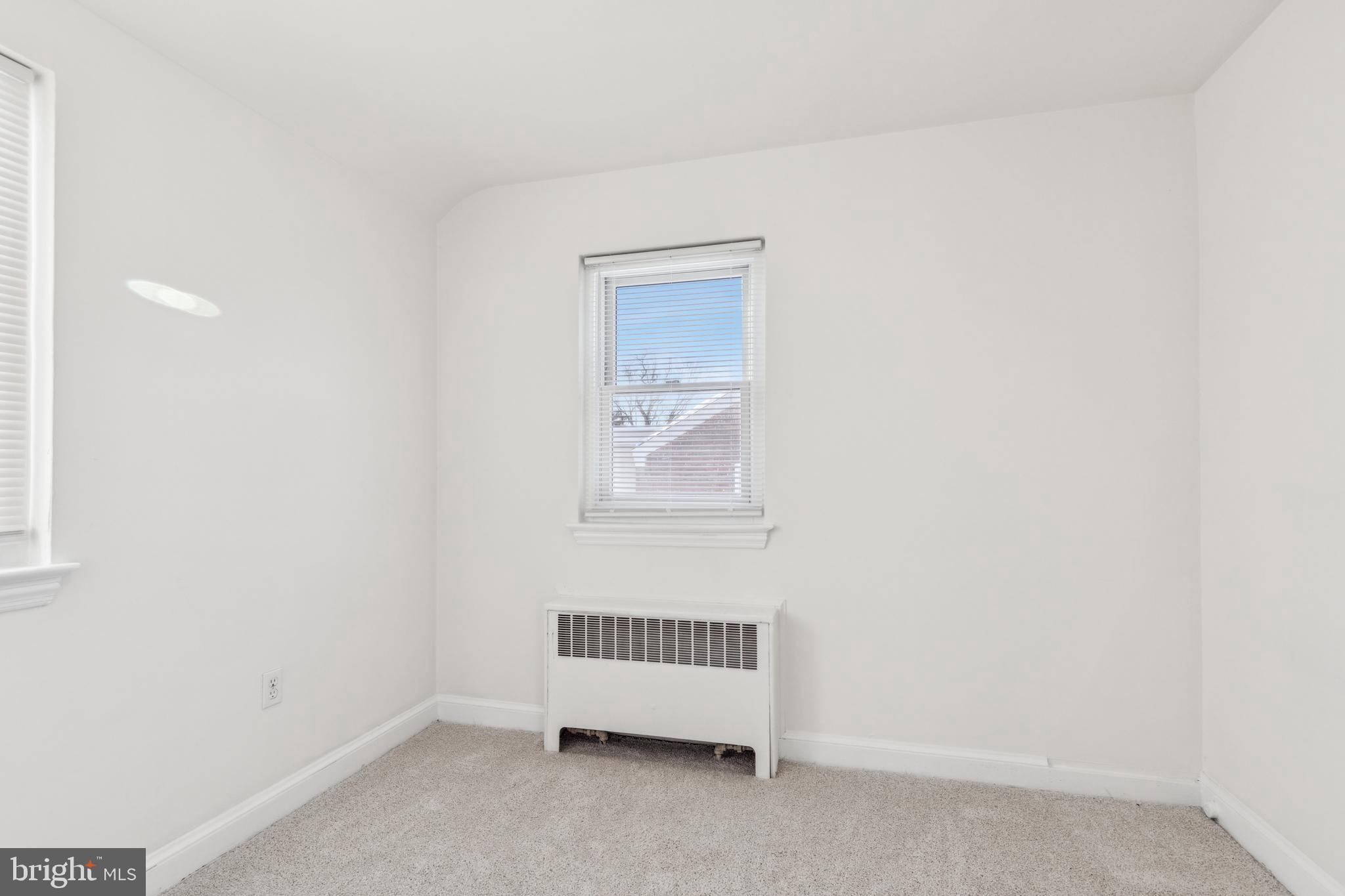 MONTGOMERY KNOLLS - Residential