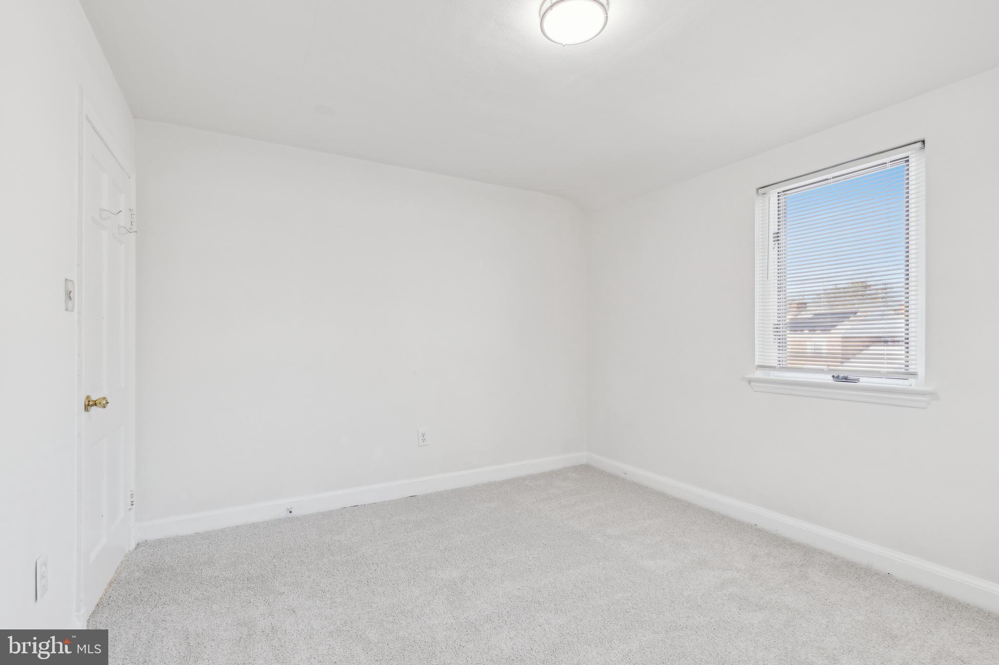 MONTGOMERY KNOLLS - Residential