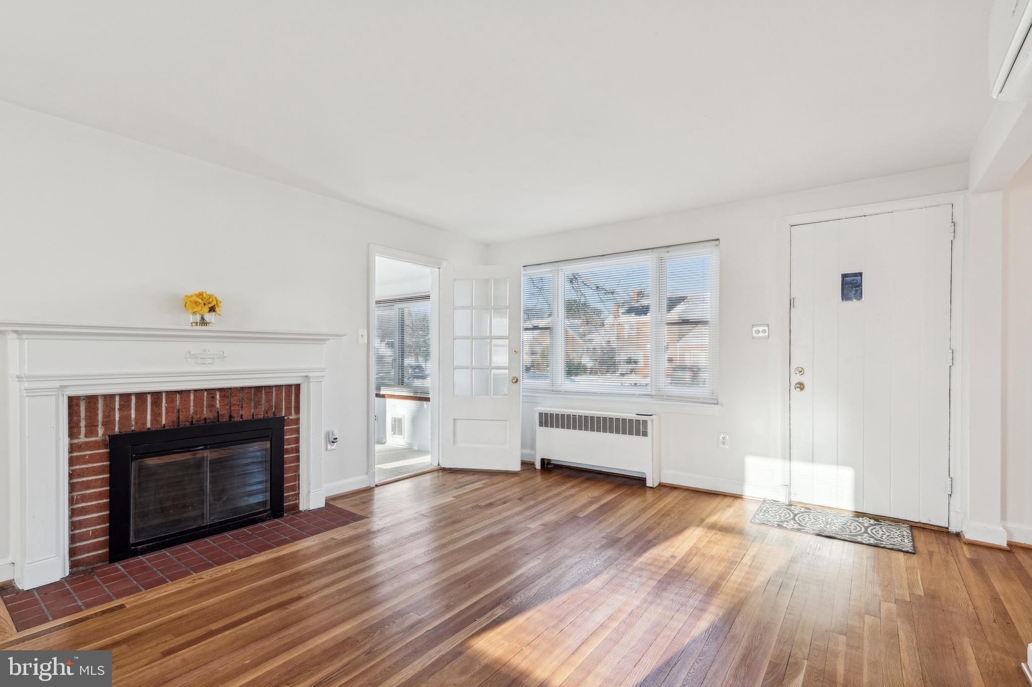 MONTGOMERY KNOLLS - Residential