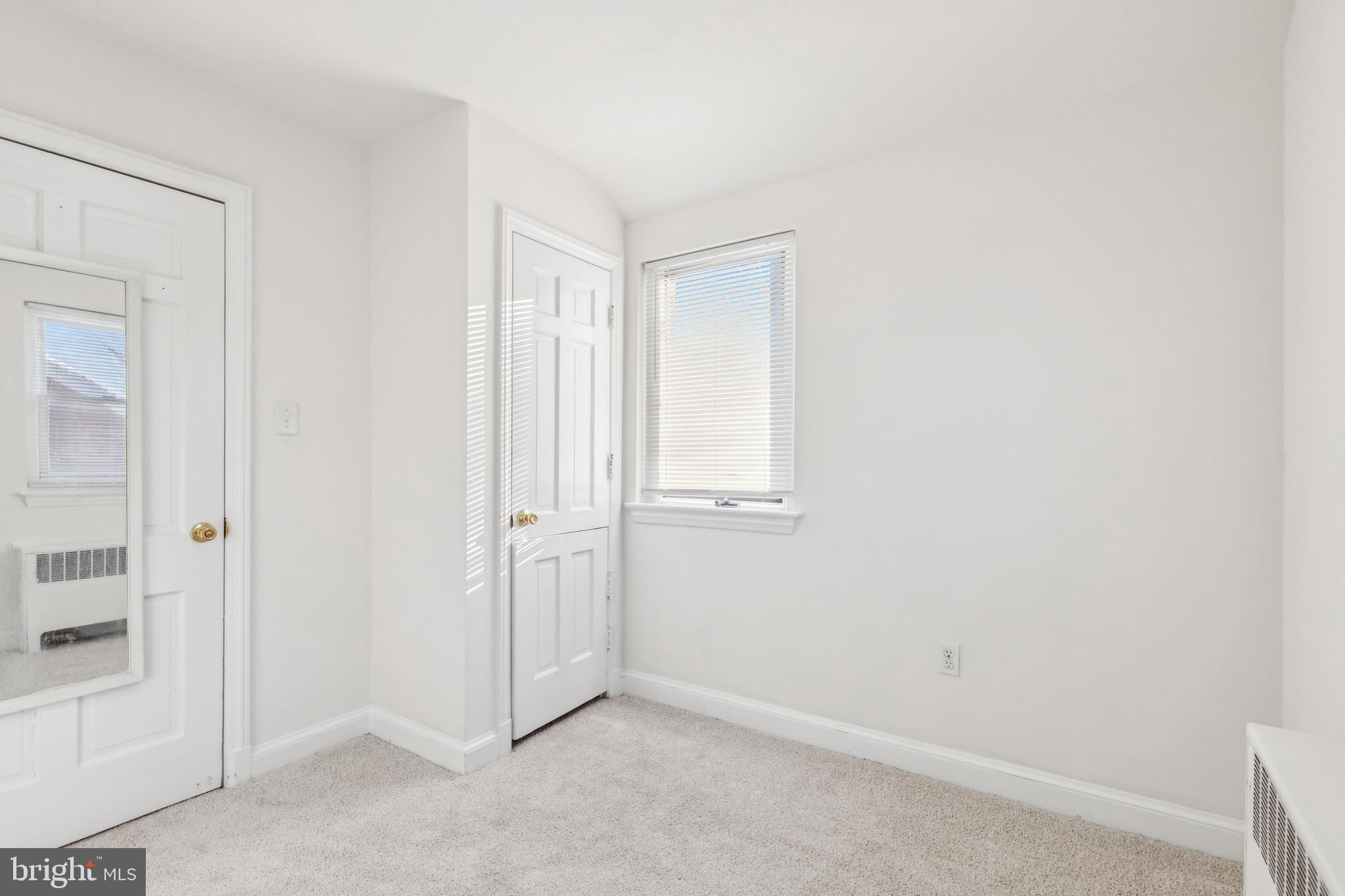 MONTGOMERY KNOLLS - Residential