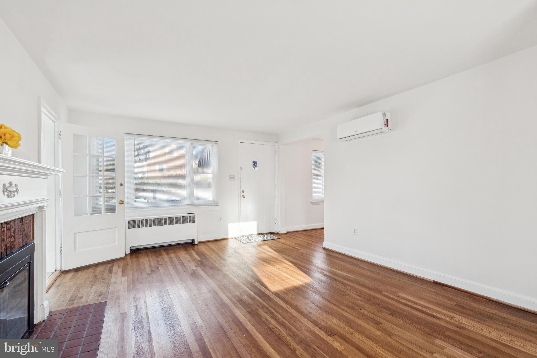 MONTGOMERY KNOLLS - Residential