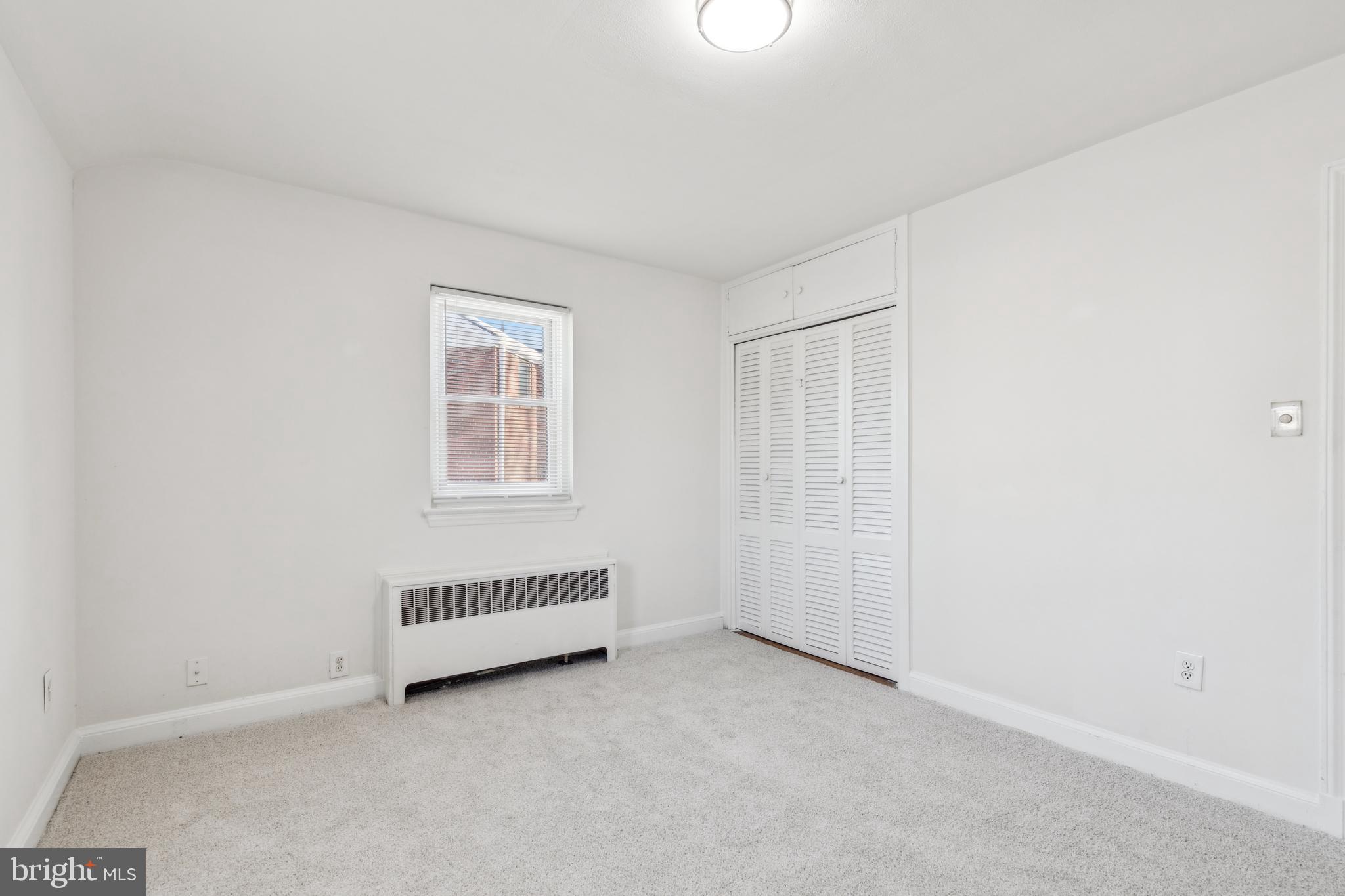 MONTGOMERY KNOLLS - Residential