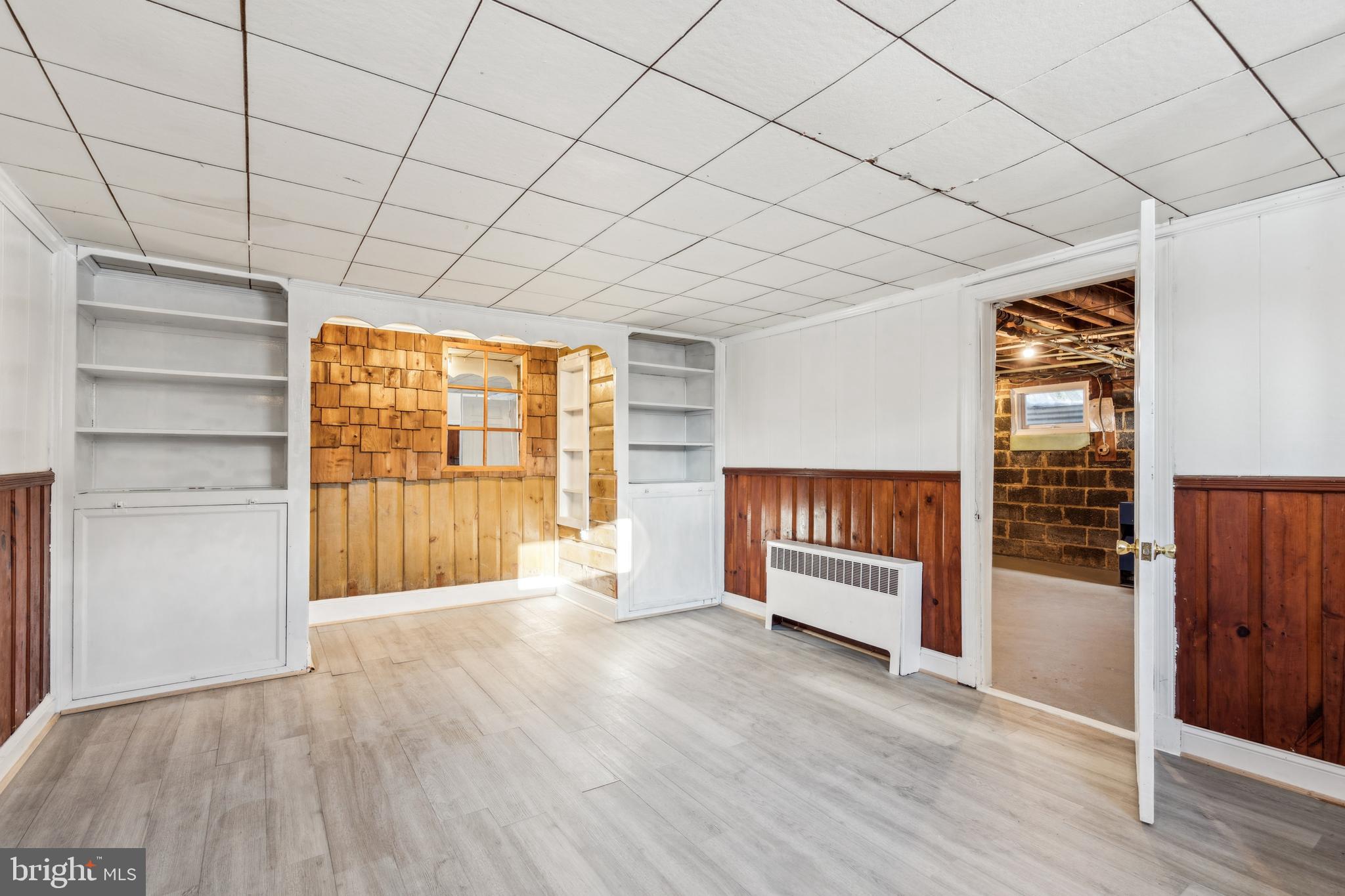 MONTGOMERY KNOLLS - Residential