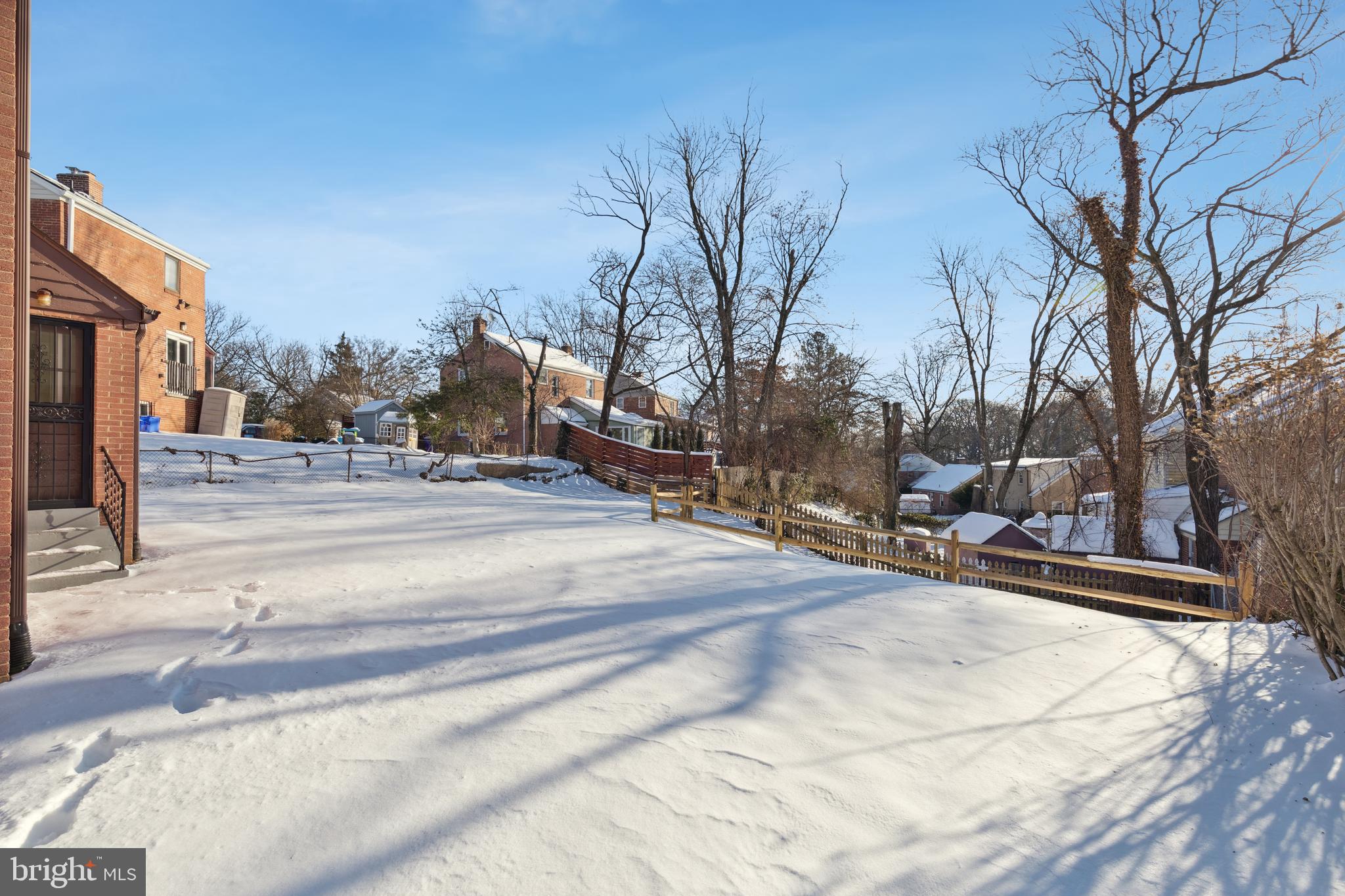 MONTGOMERY KNOLLS - Residential