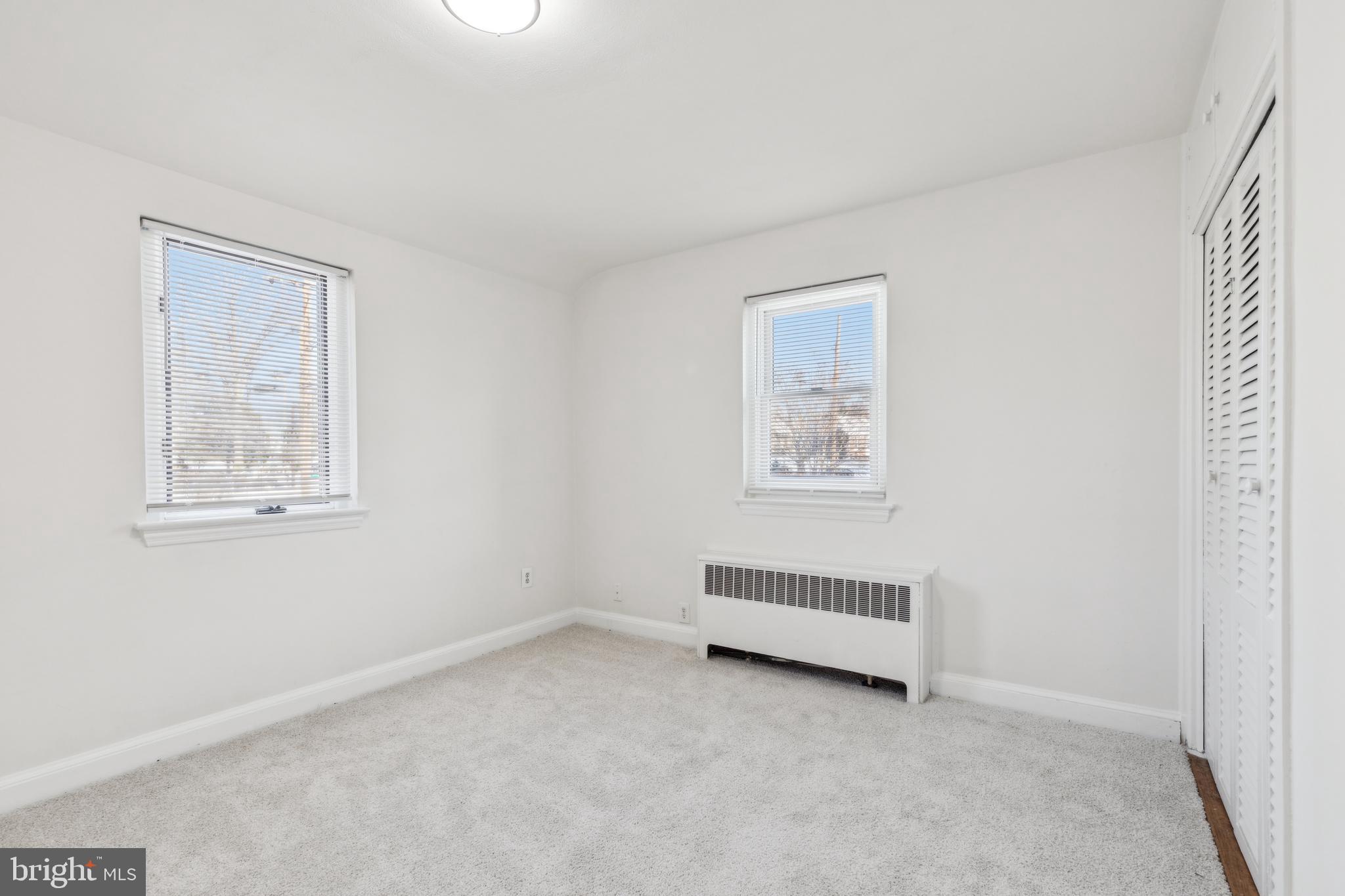 MONTGOMERY KNOLLS - Residential