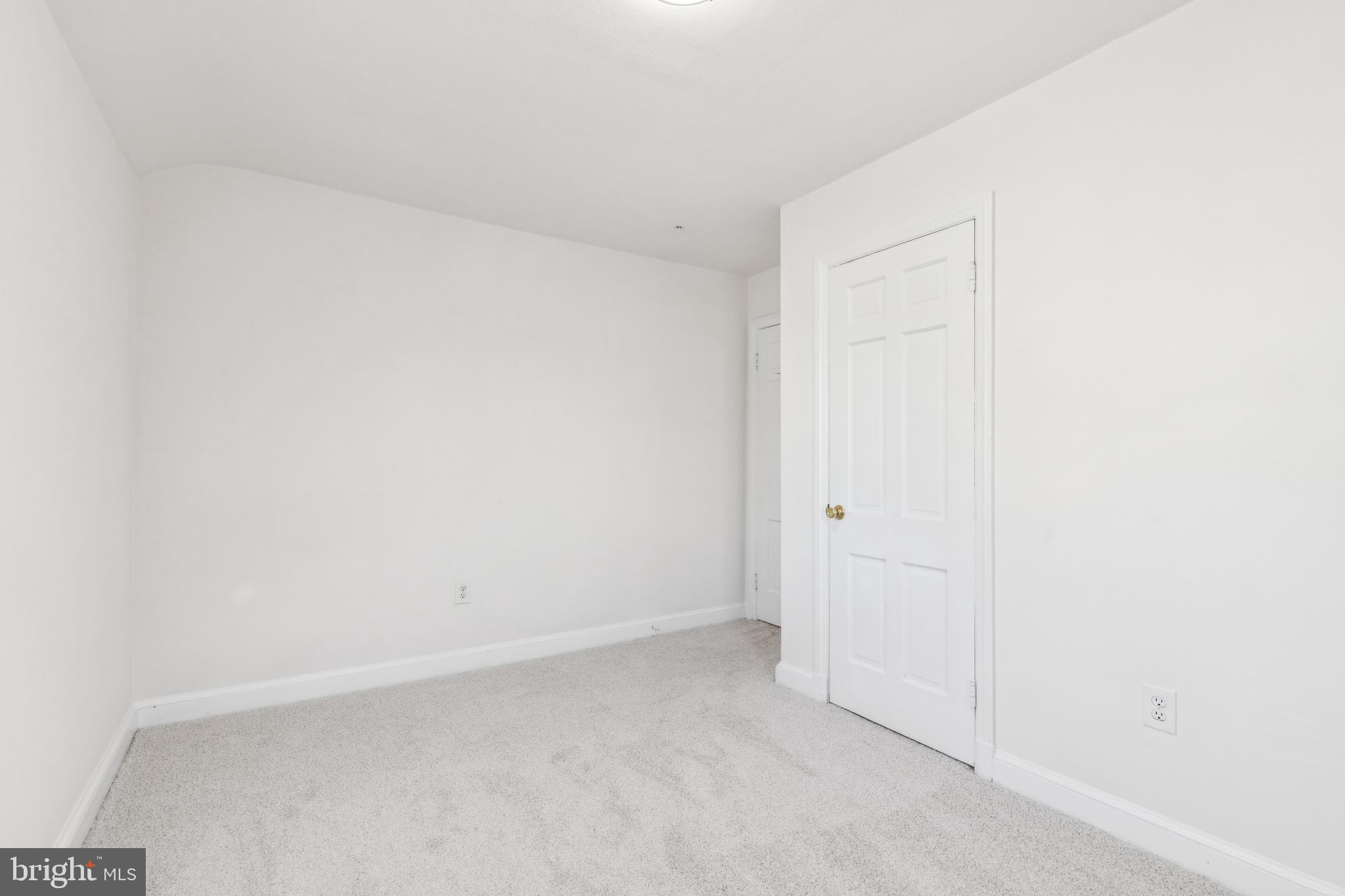 MONTGOMERY KNOLLS - Residential