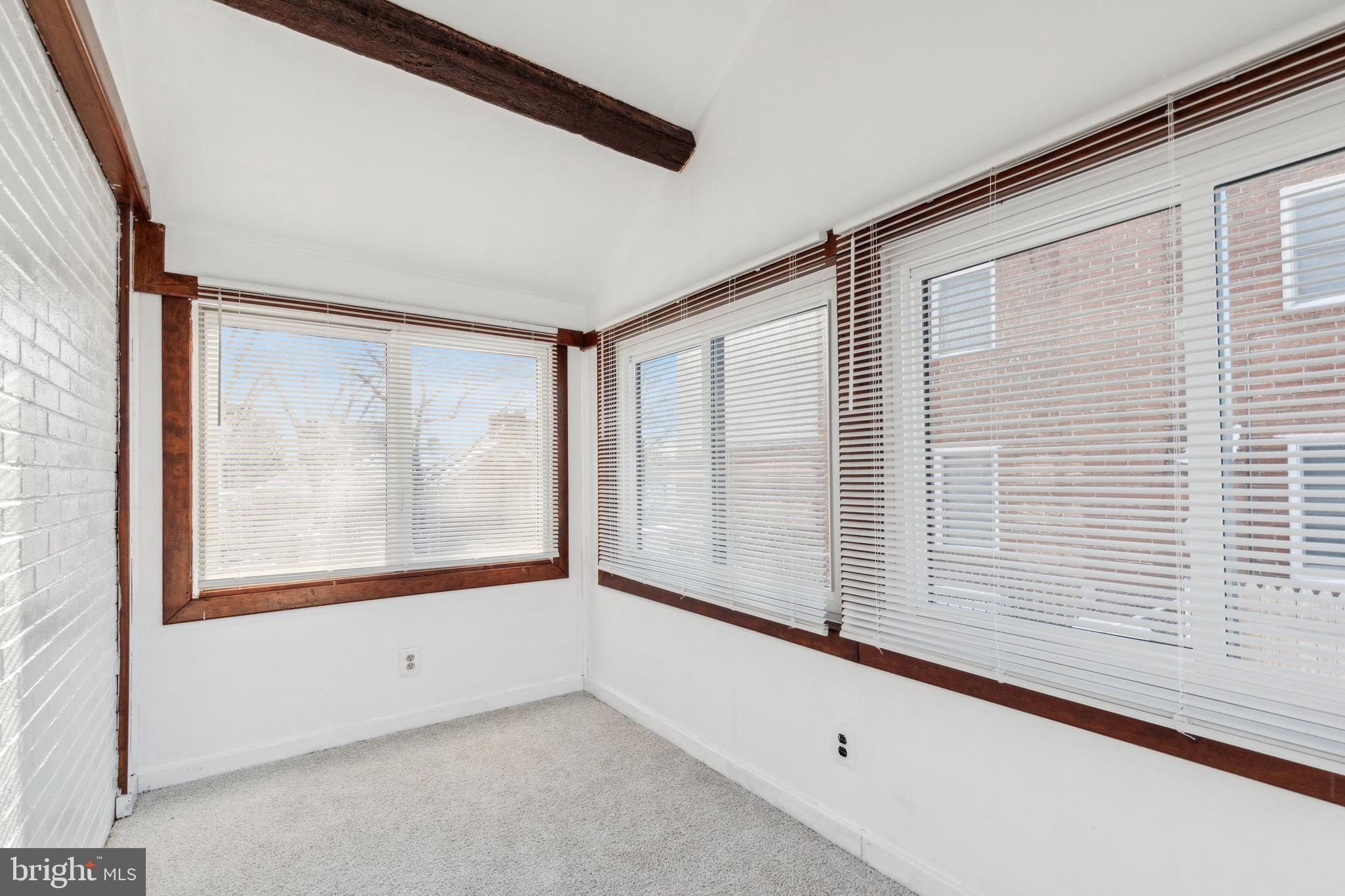 MONTGOMERY KNOLLS - Residential