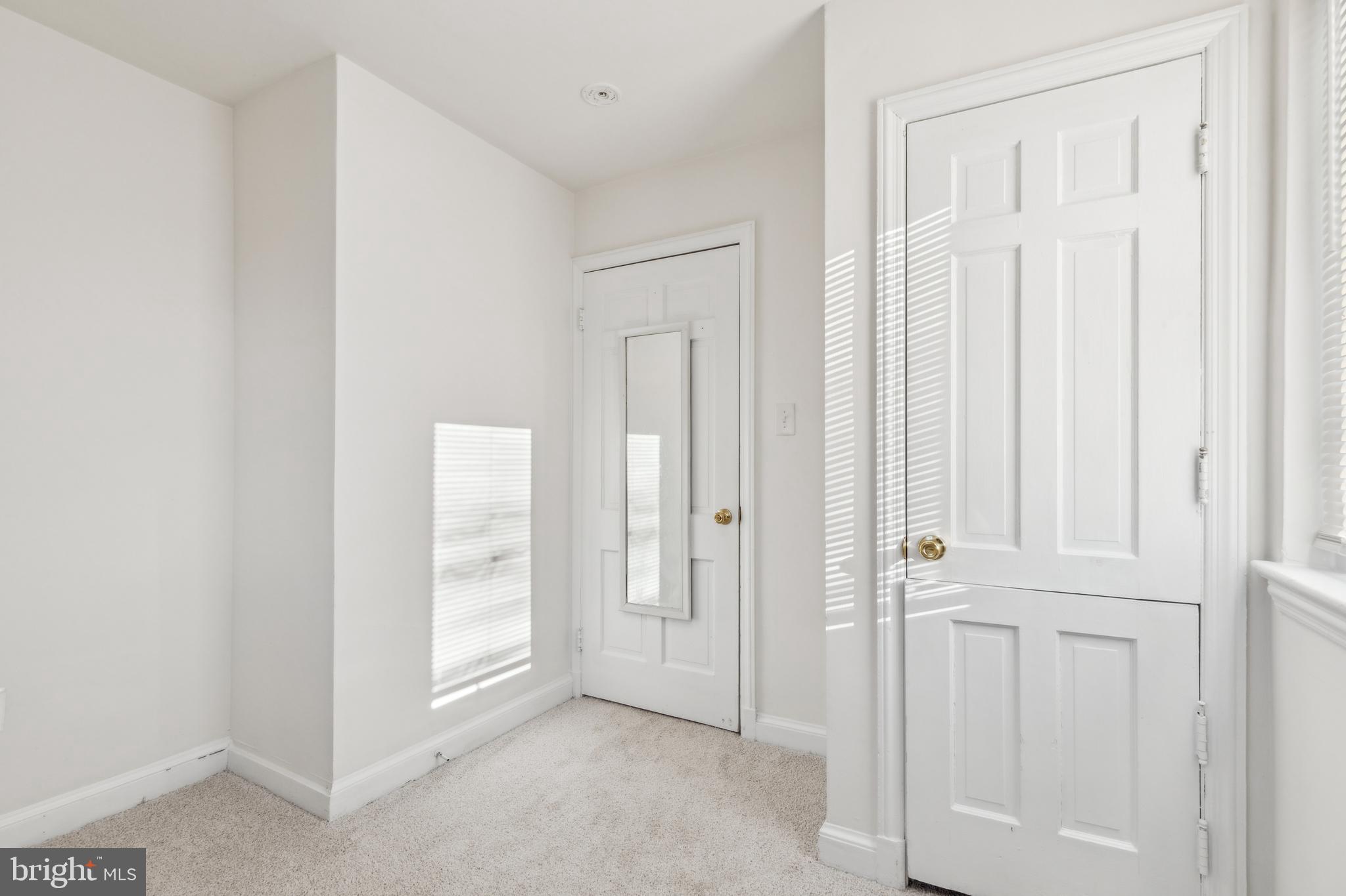 MONTGOMERY KNOLLS - Residential