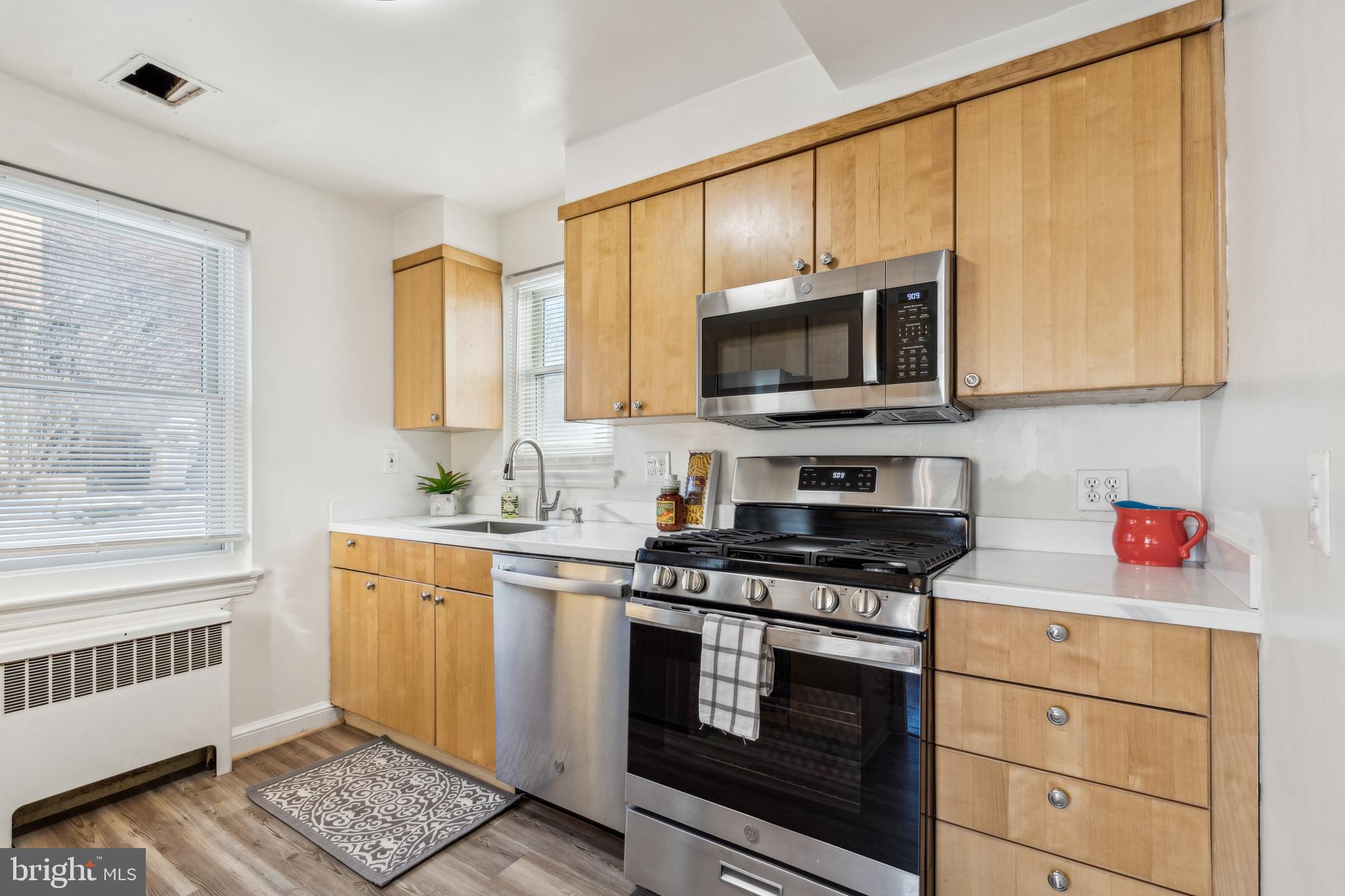 MONTGOMERY KNOLLS - Residential