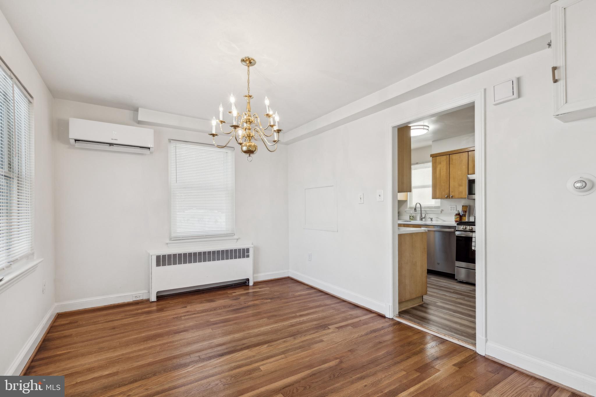 MONTGOMERY KNOLLS - Residential