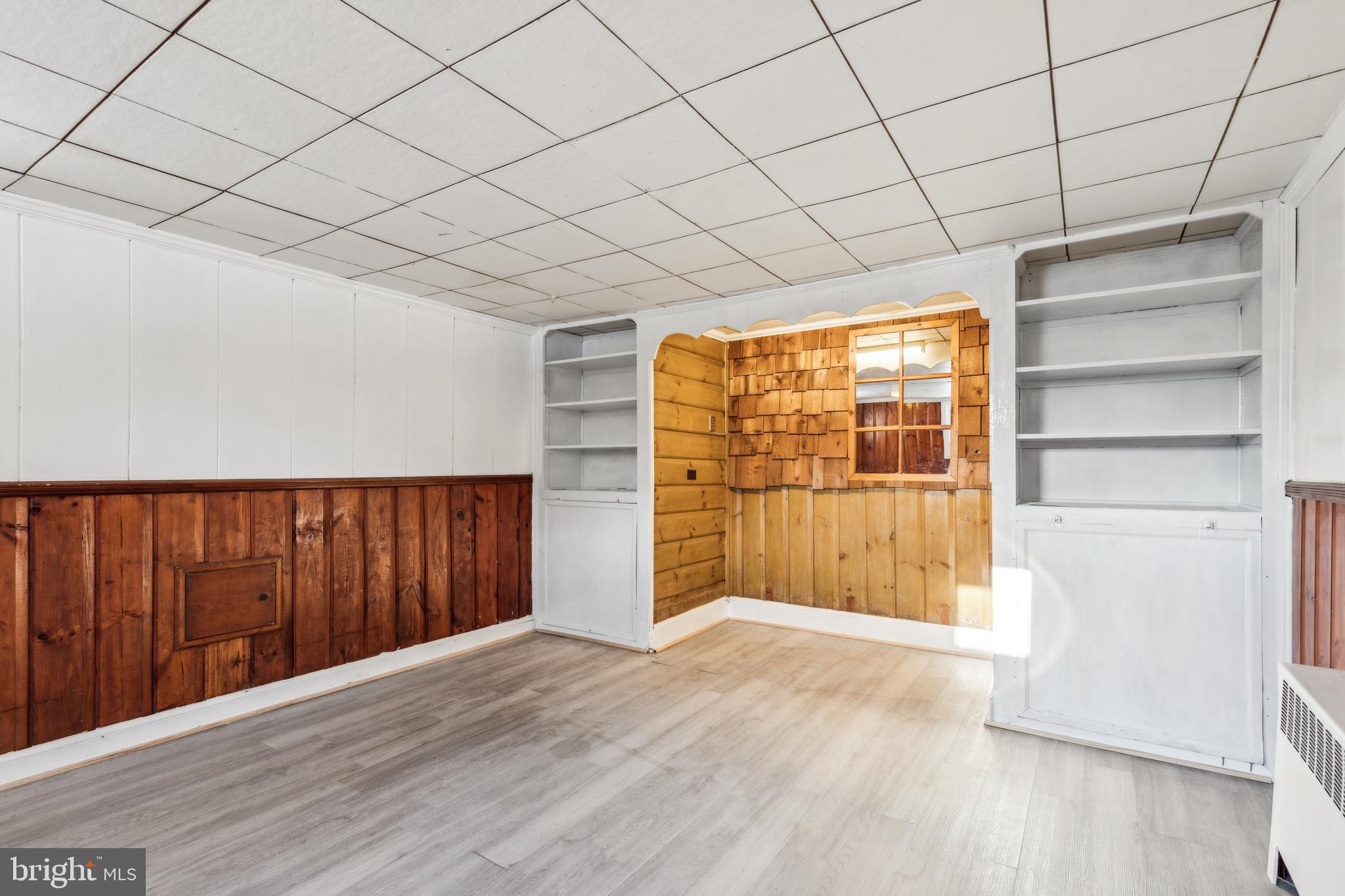 MONTGOMERY KNOLLS - Residential