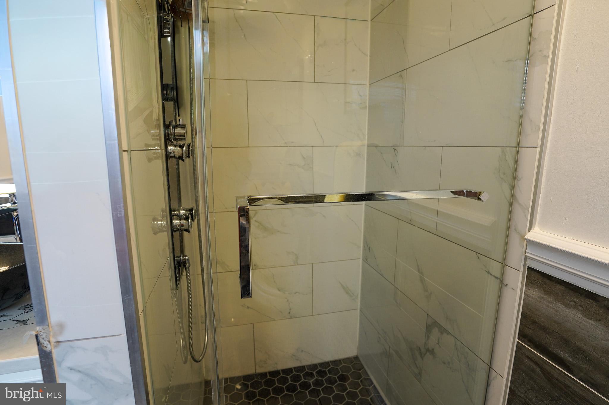 KELOX WEST - Residential Lease