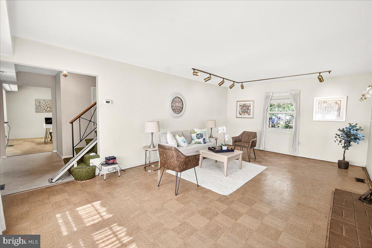 MONTPELIER - Residential