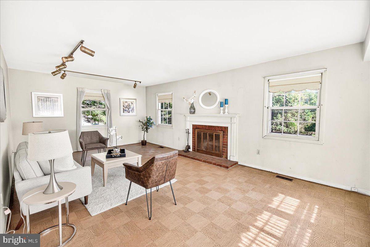 MONTPELIER - Residential