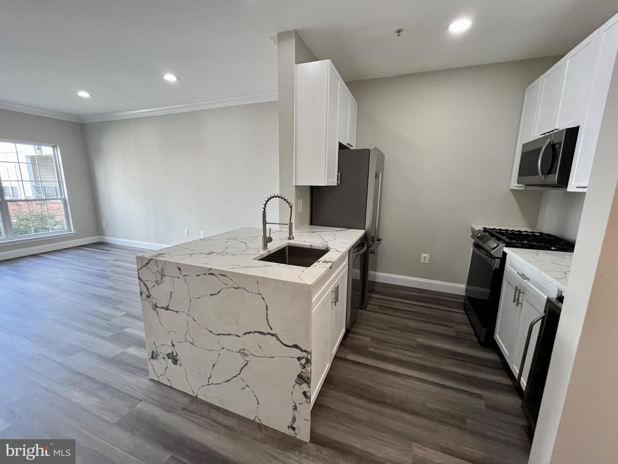4850 EISENHOWER AVENUE 218