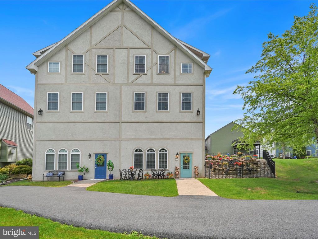 Photo of 42 Bissenden Way, REINHOLDS, PA 17569 (MLS # PALA2071424)