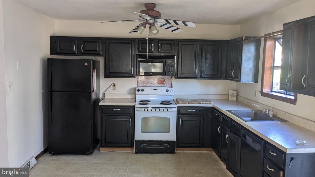 Photo of 214 Washington Court, COLLEGEVILLE, PA 19426 (MLS # PAMC2158958)