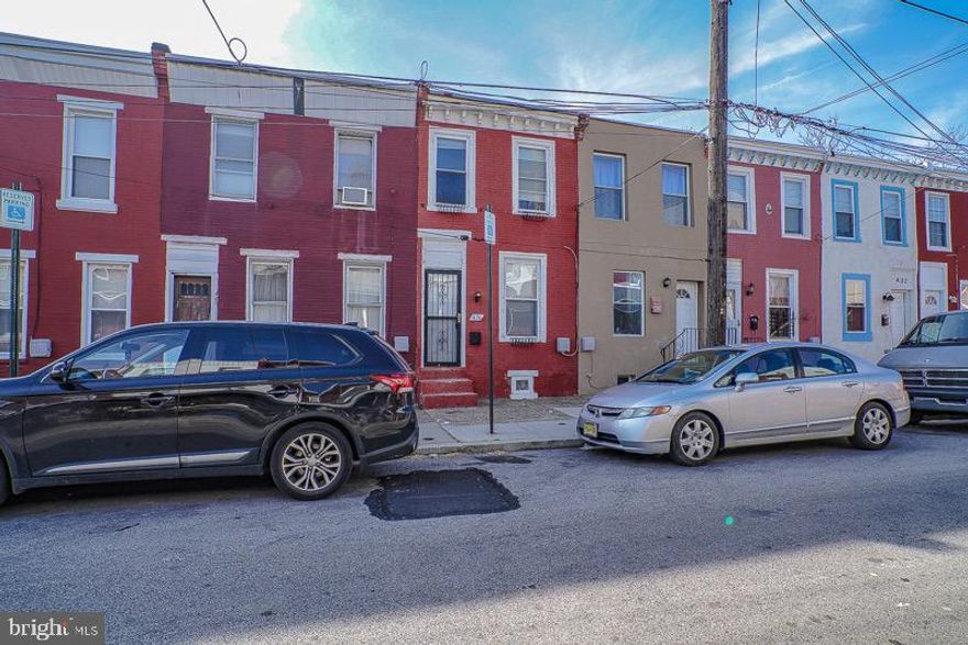 2  bed 1 bath in emerging area. Large rear yard. Lots of potential