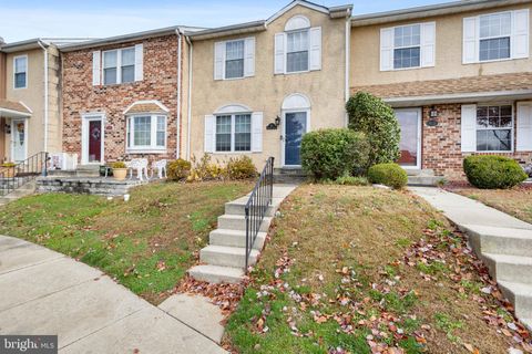 Townhouse For Sale - 414 Dogwood Circle #30<br/> UPPER CHICHESTER, PA 19014