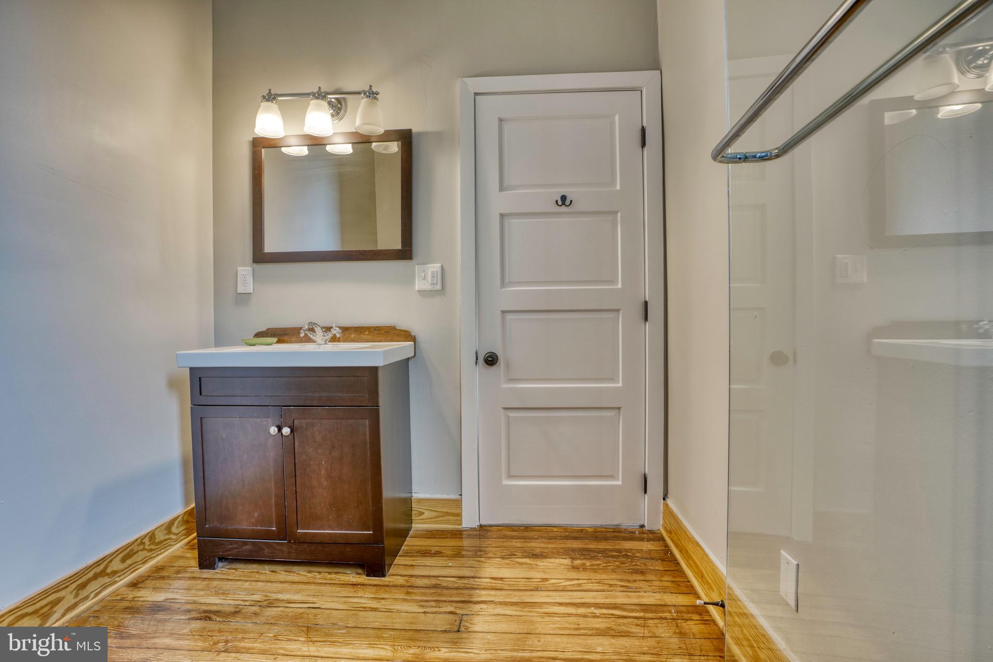 BARCLAY - Residential Lease