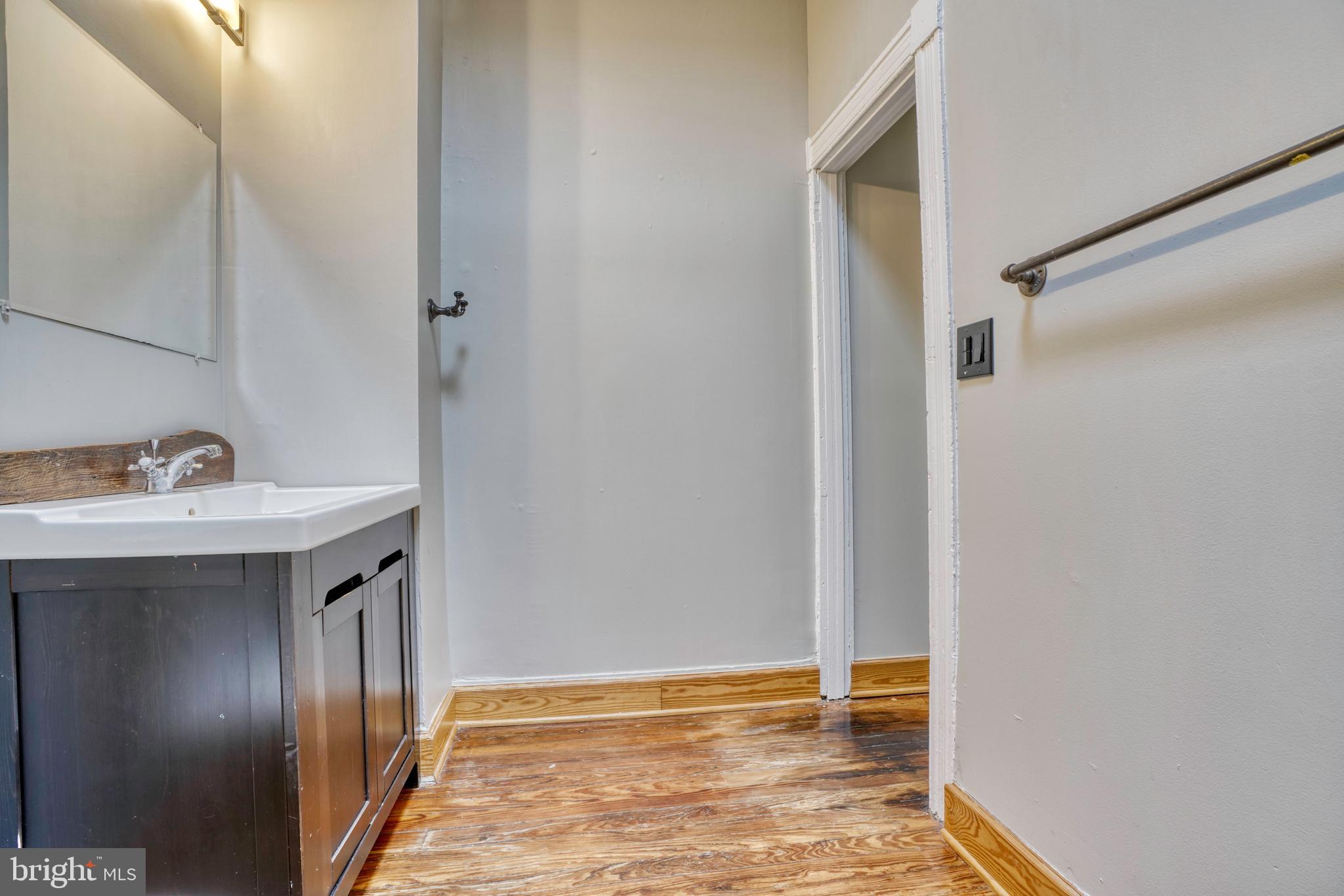 BARCLAY - Residential Lease