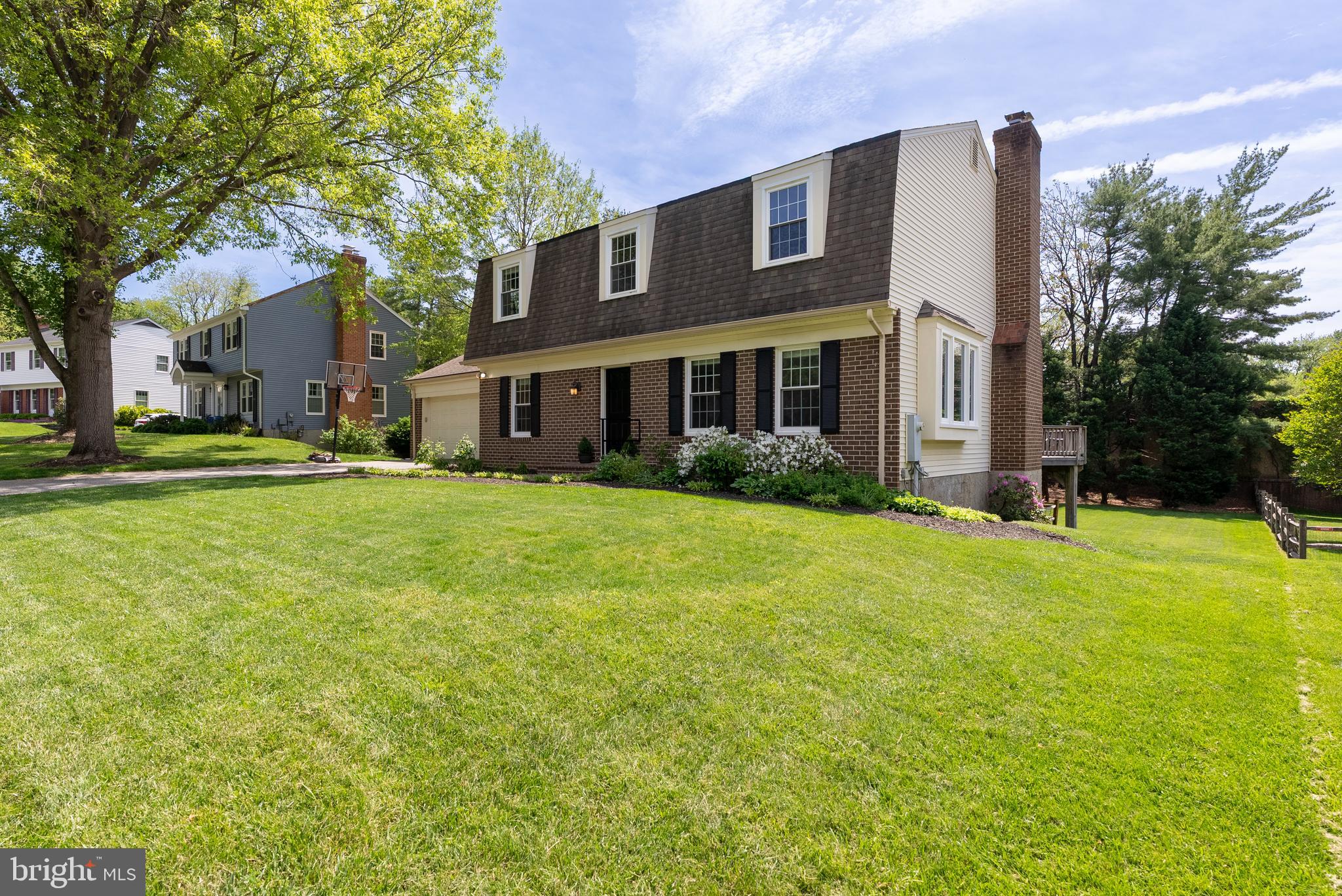 12 LOCHMOOR COURT