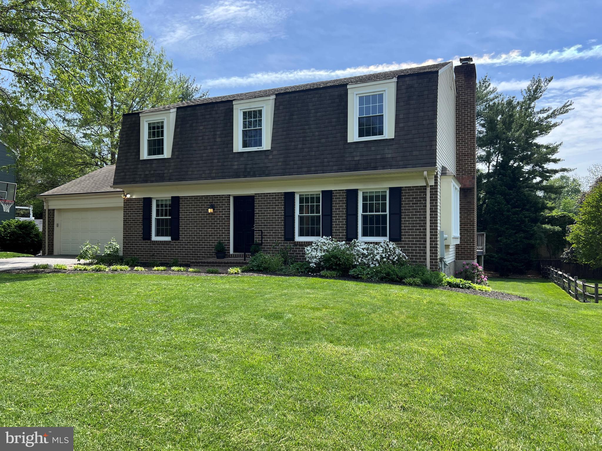 12 LOCHMOOR COURT