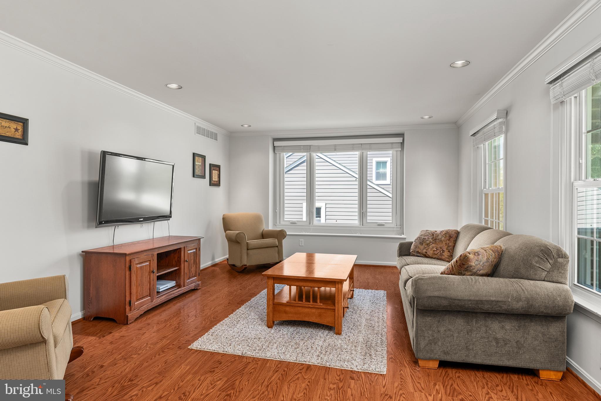 12 LOCHMOOR COURT