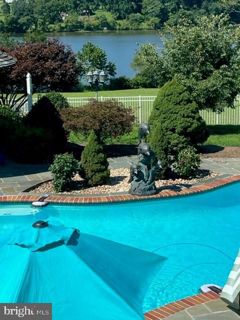 EAGLES NEST - Residential Lease