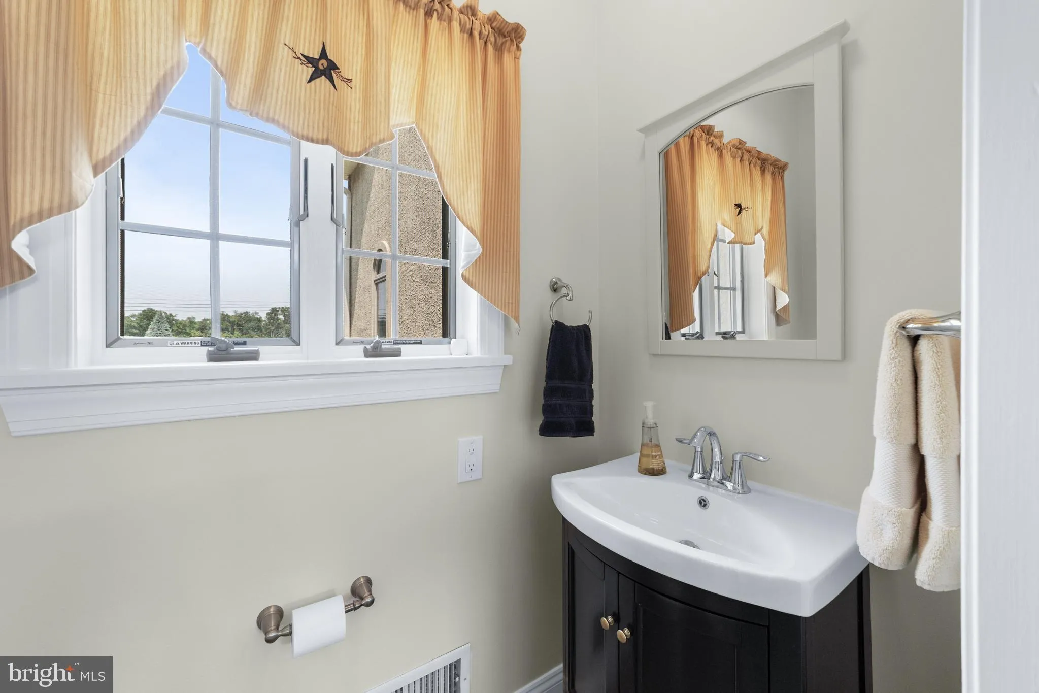 Pilesgrove, New Jersey 08098, United States, 3 Bedrooms Bedrooms, ,4 BathroomsBathrooms,Residential,Active,156646