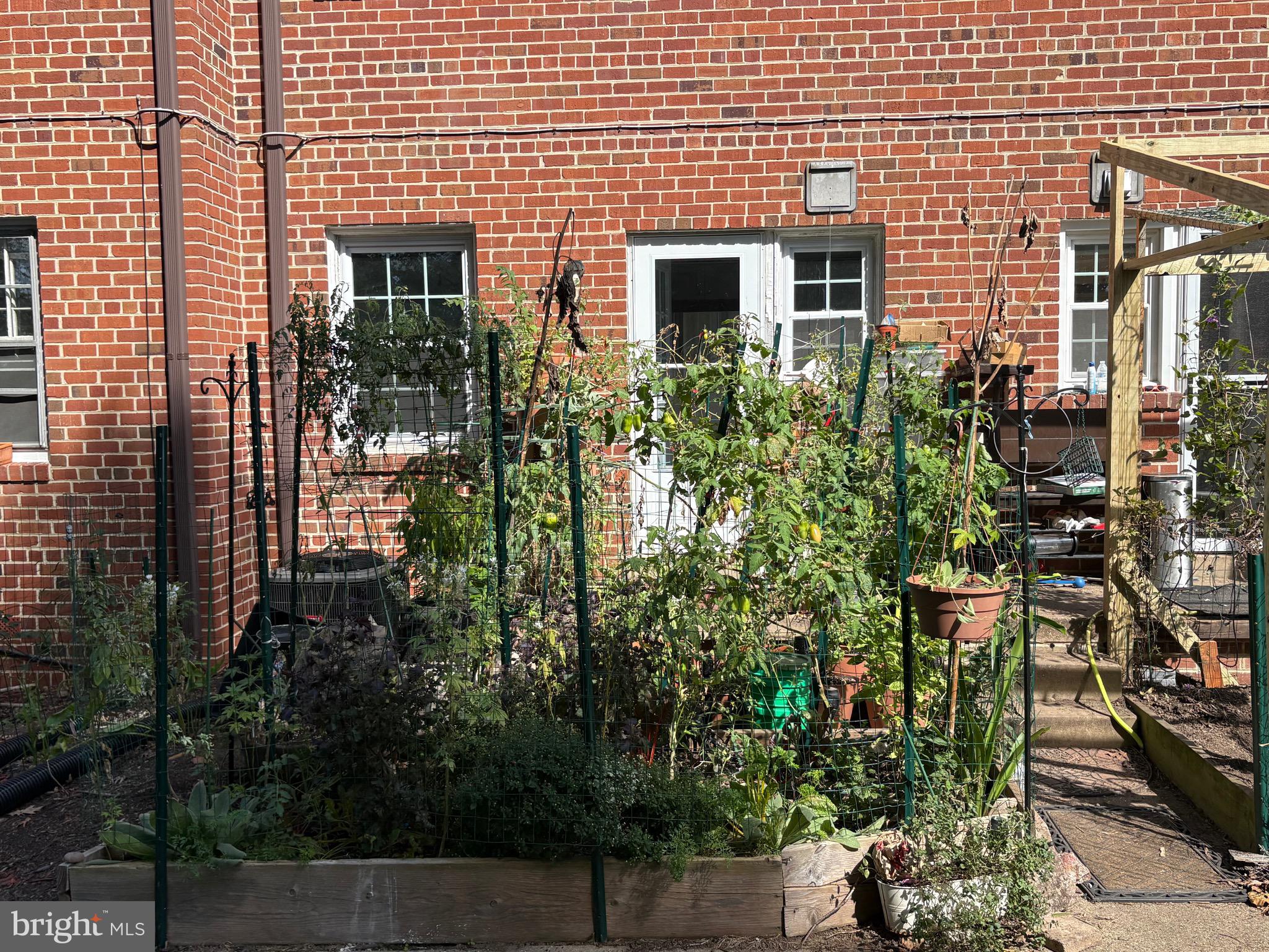 1742 E WEST HIGHWAY 1742