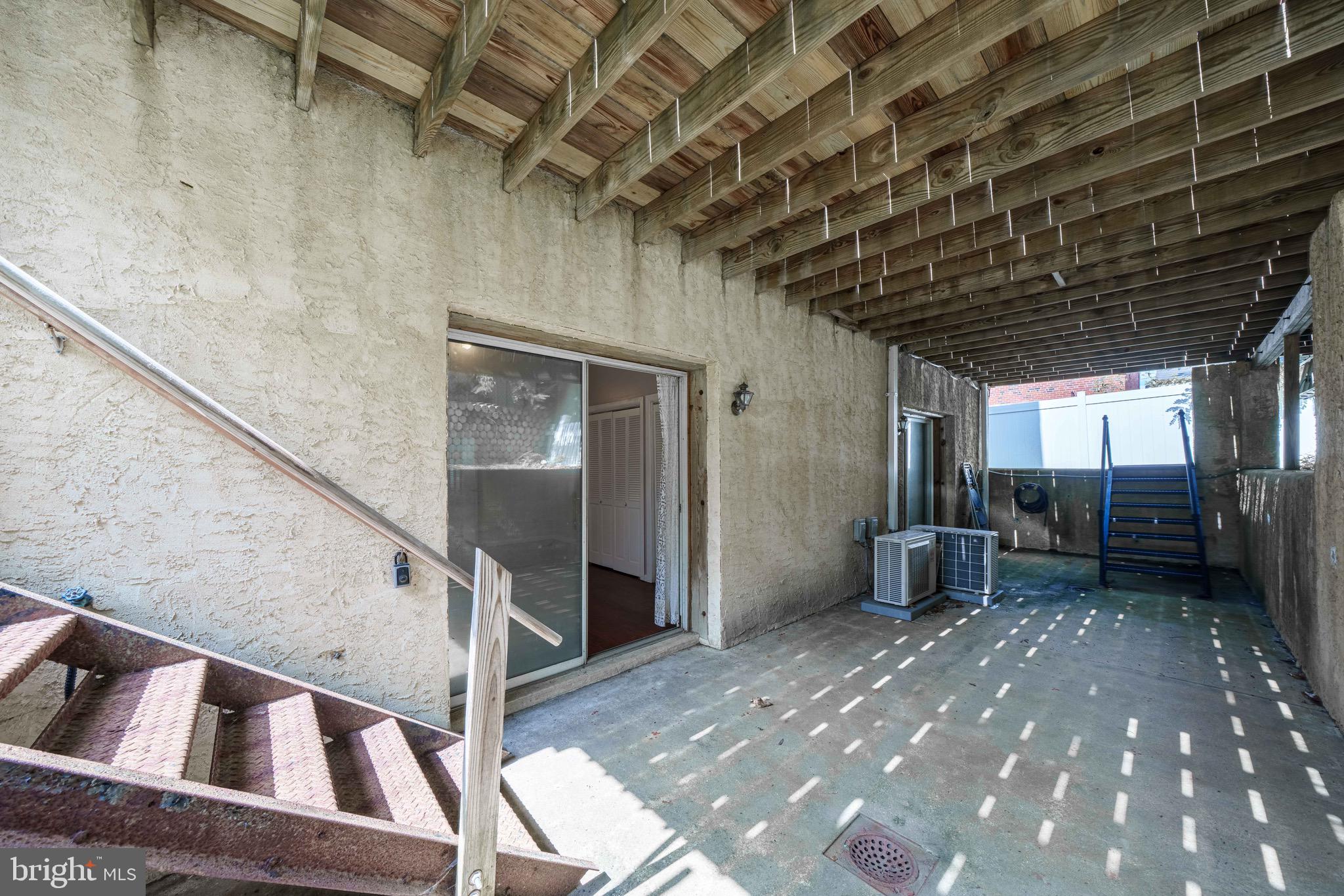 ROXBOROUGH - Residential