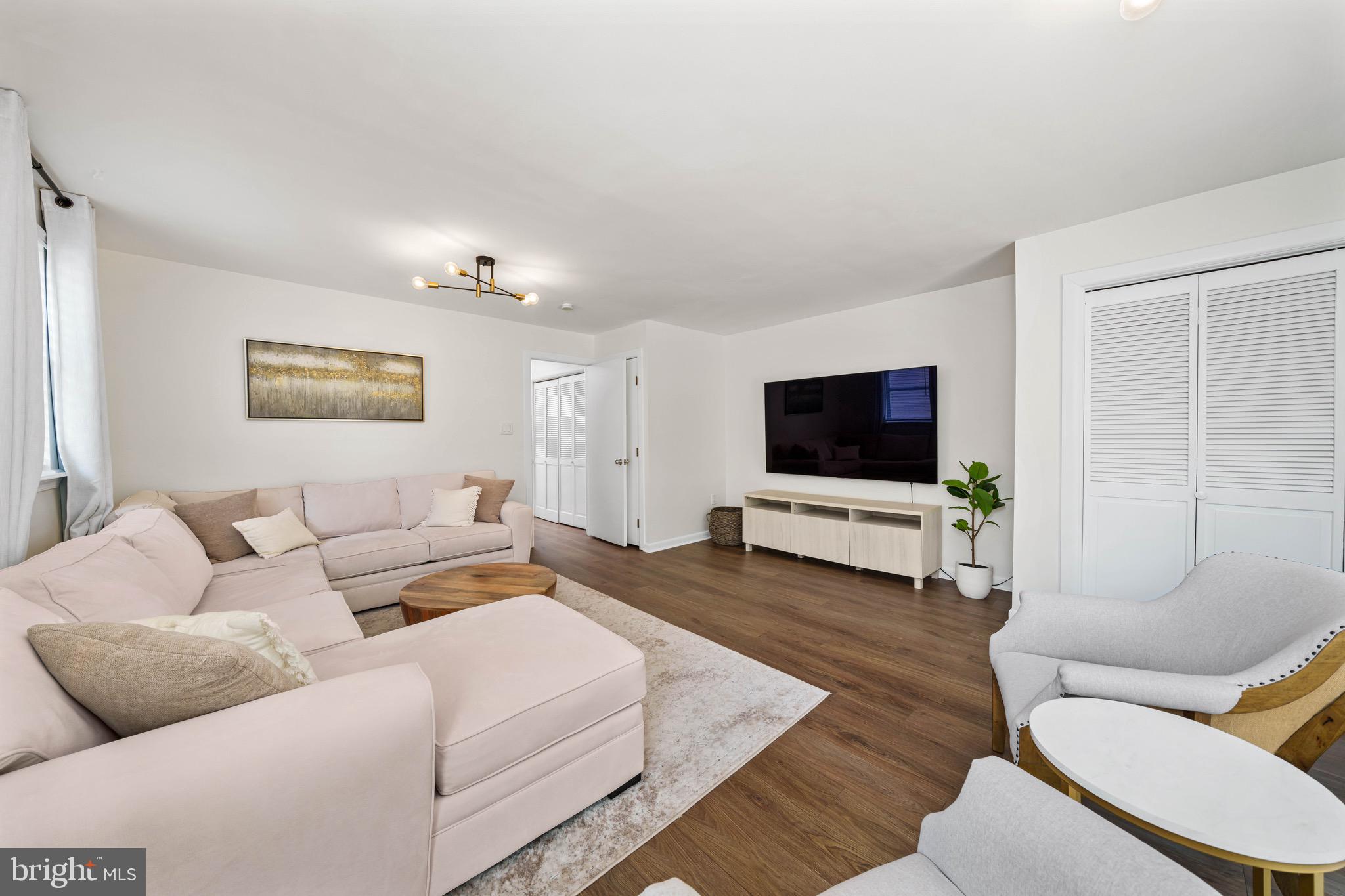 ROXBOROUGH - Residential