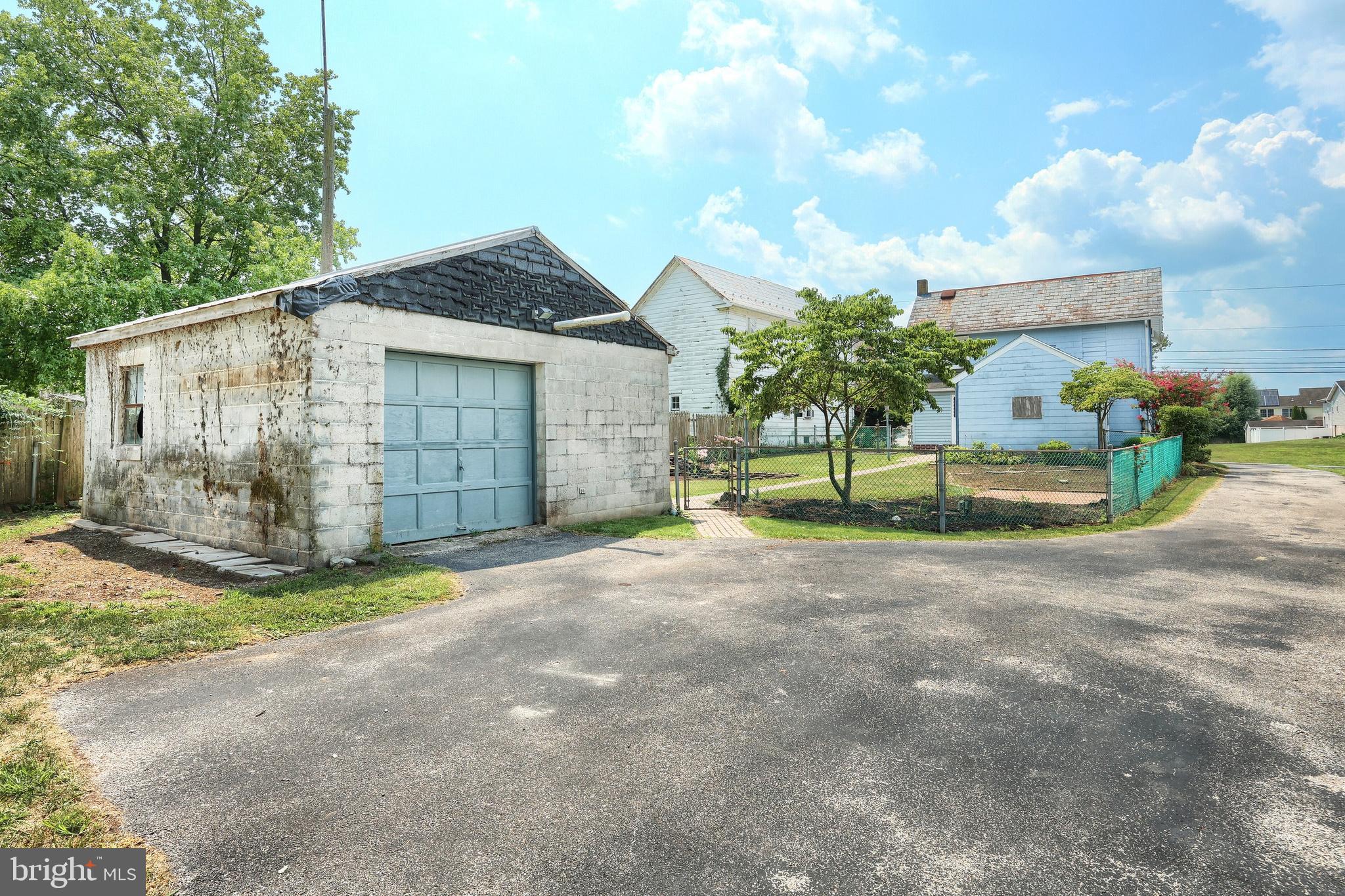 NEW OXFORD AREA - Residential