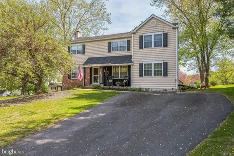10 Shawnee Lane, Royersford, PA MLS: PAMC2138446