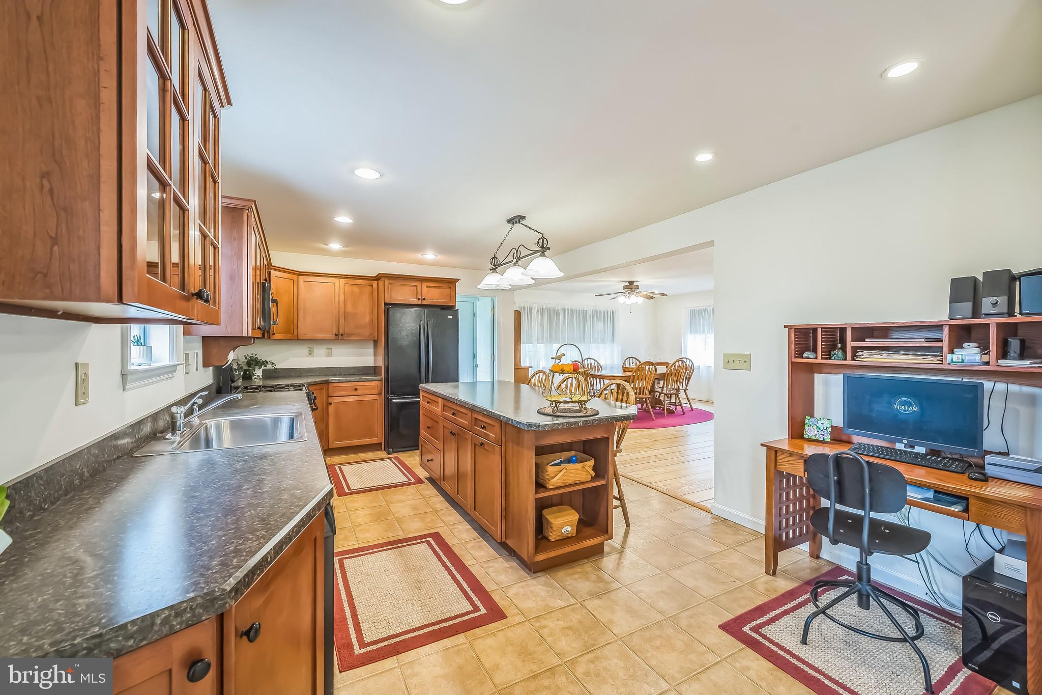 10 SHAWNEE LANE