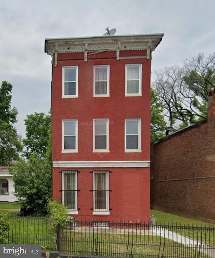 INVESTORS Alert!! Located in the heart of West Baltimore, within minutes of the University of Maryland, Baltimore Harbor, Downtown and local Shopping. This Unit is being sold strictly AS-IS . Owner seeking highest and best offer.