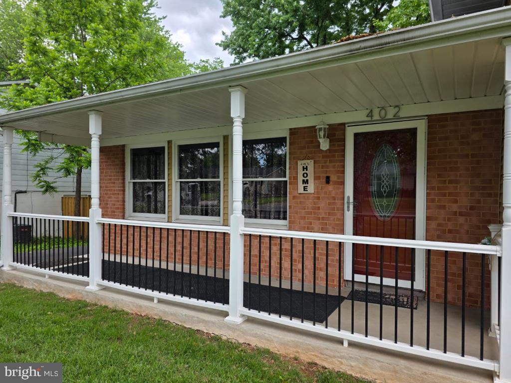 402 W MAPLE AVENUE