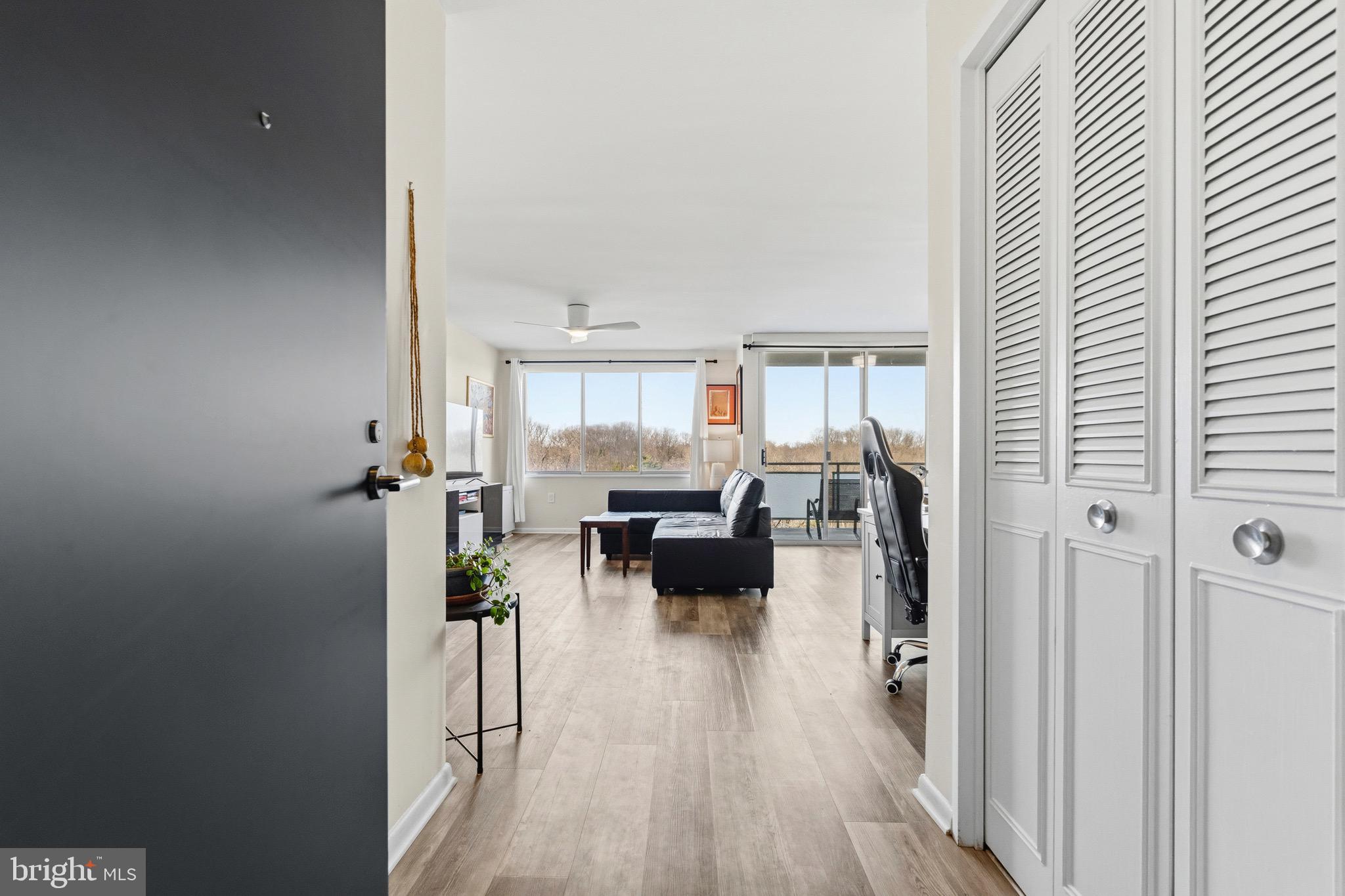 10201 GROSVENOR PLACE 1404