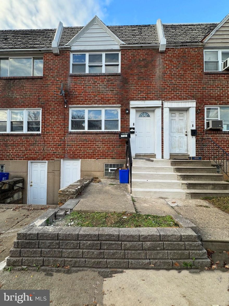 Make an appointment today to see this rare duplex with spacious basement. This 1+1 duplex has separate gas and electric meter. Both floors are vacant and clean. Great for the investor and very easy to show.