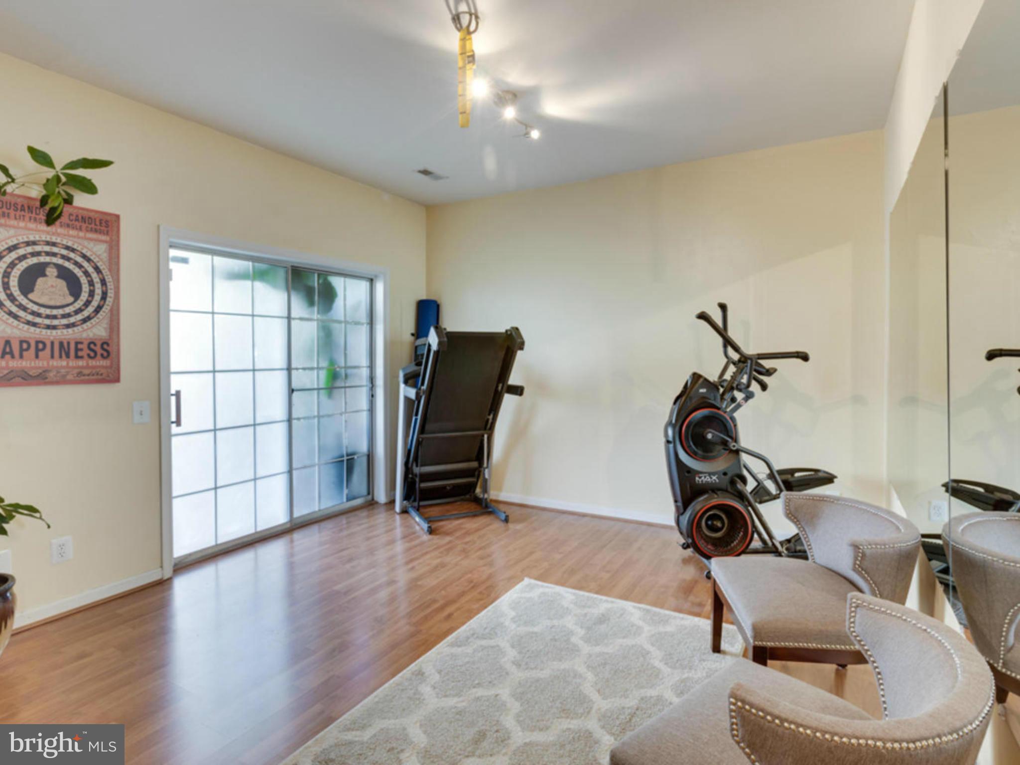 ISLAND CREEK - Residential