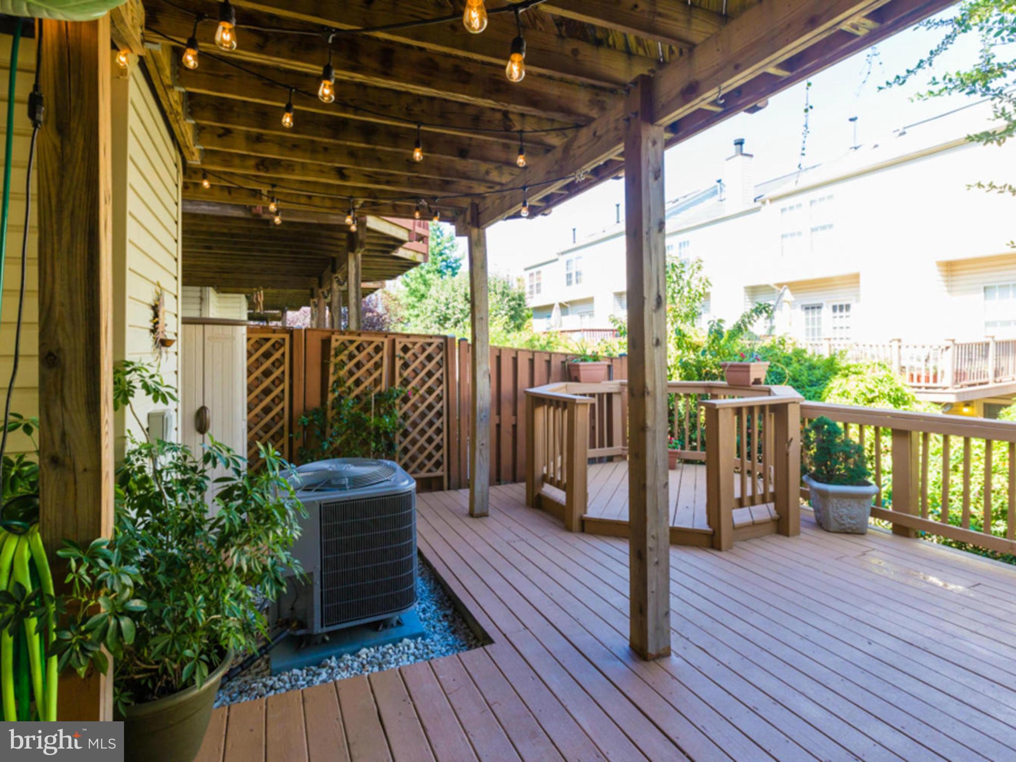 ISLAND CREEK - Residential