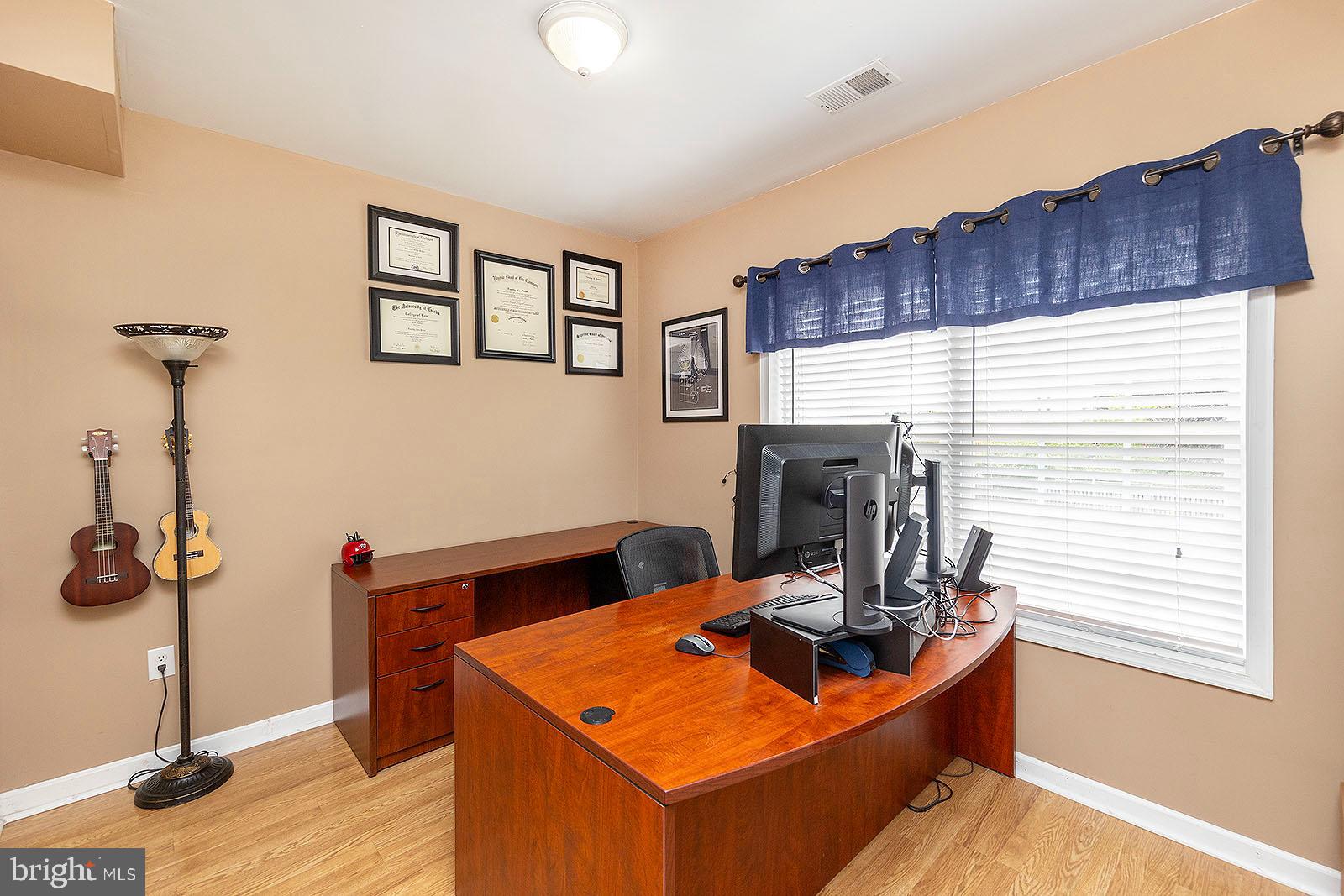 WAKELAND MANOR - Residential