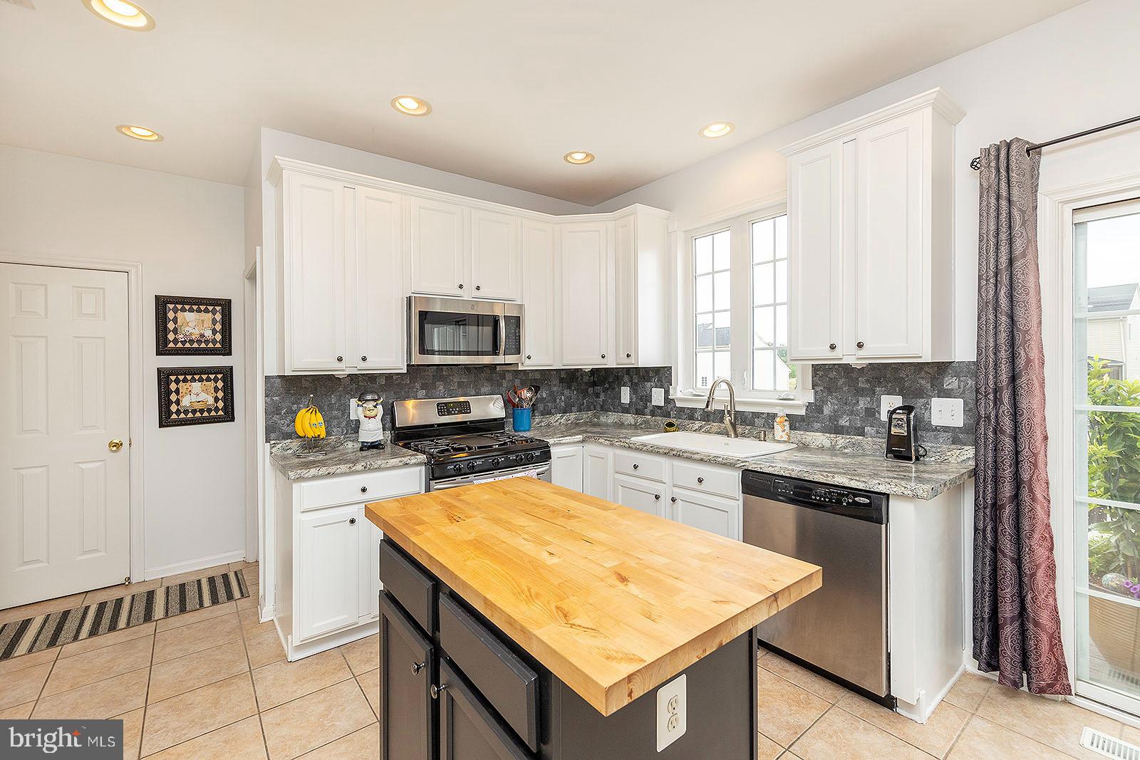 WAKELAND MANOR - Residential