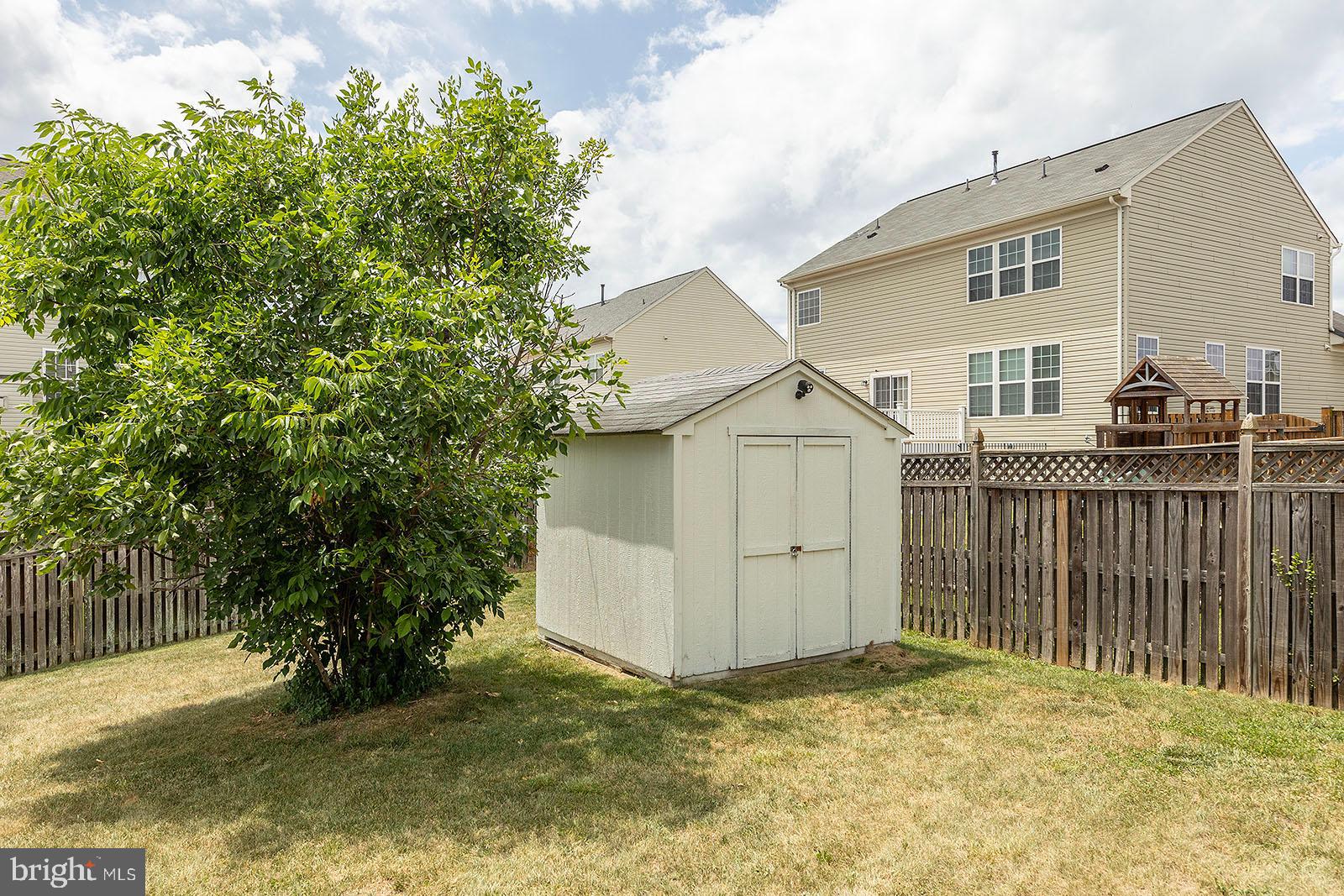 WAKELAND MANOR - Residential