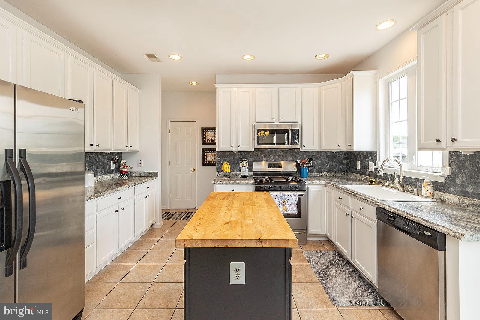 WAKELAND MANOR - Residential