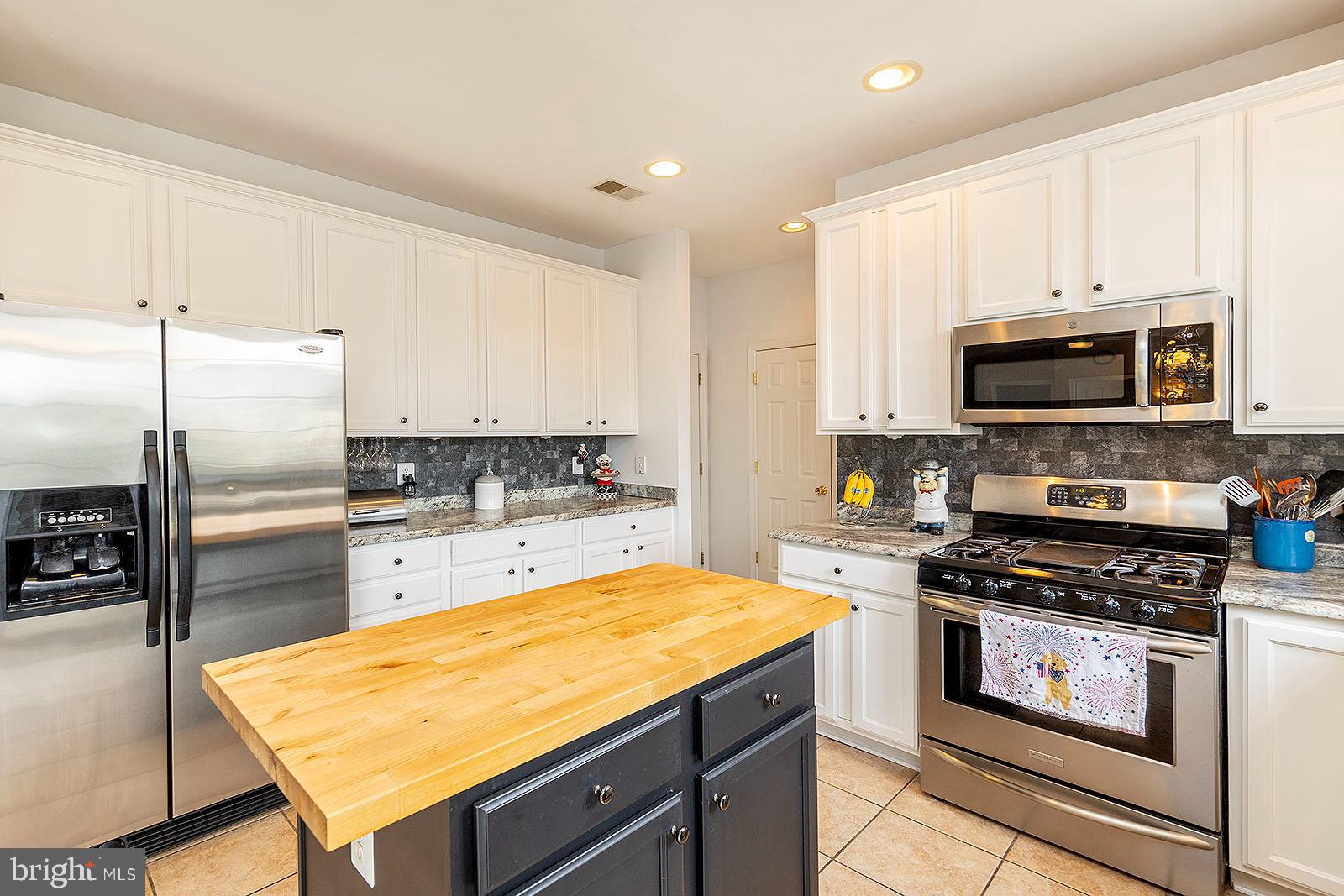 WAKELAND MANOR - Residential