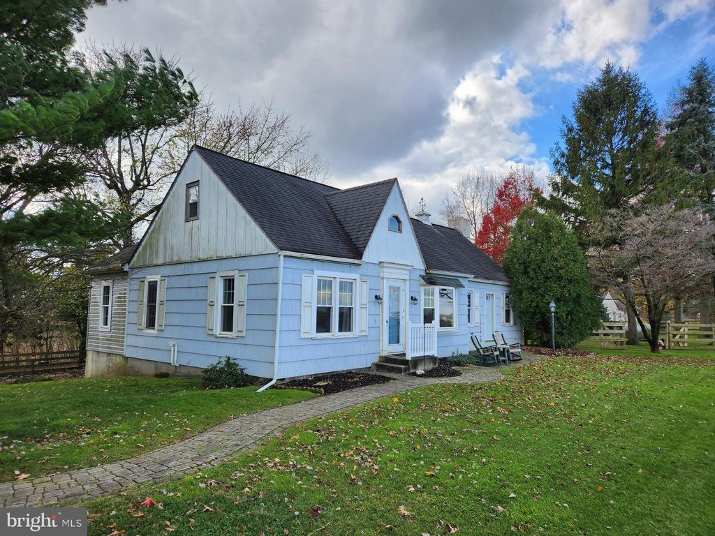 Photo of 546 GEORGETOWN RD, RONKS, PA 17572 (MLS # PALA2028402)