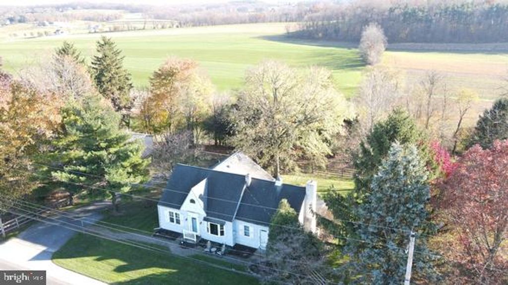 Photo of 546 GEORGETOWN RD, RONKS, PA 17572 (MLS # PALA2028402)